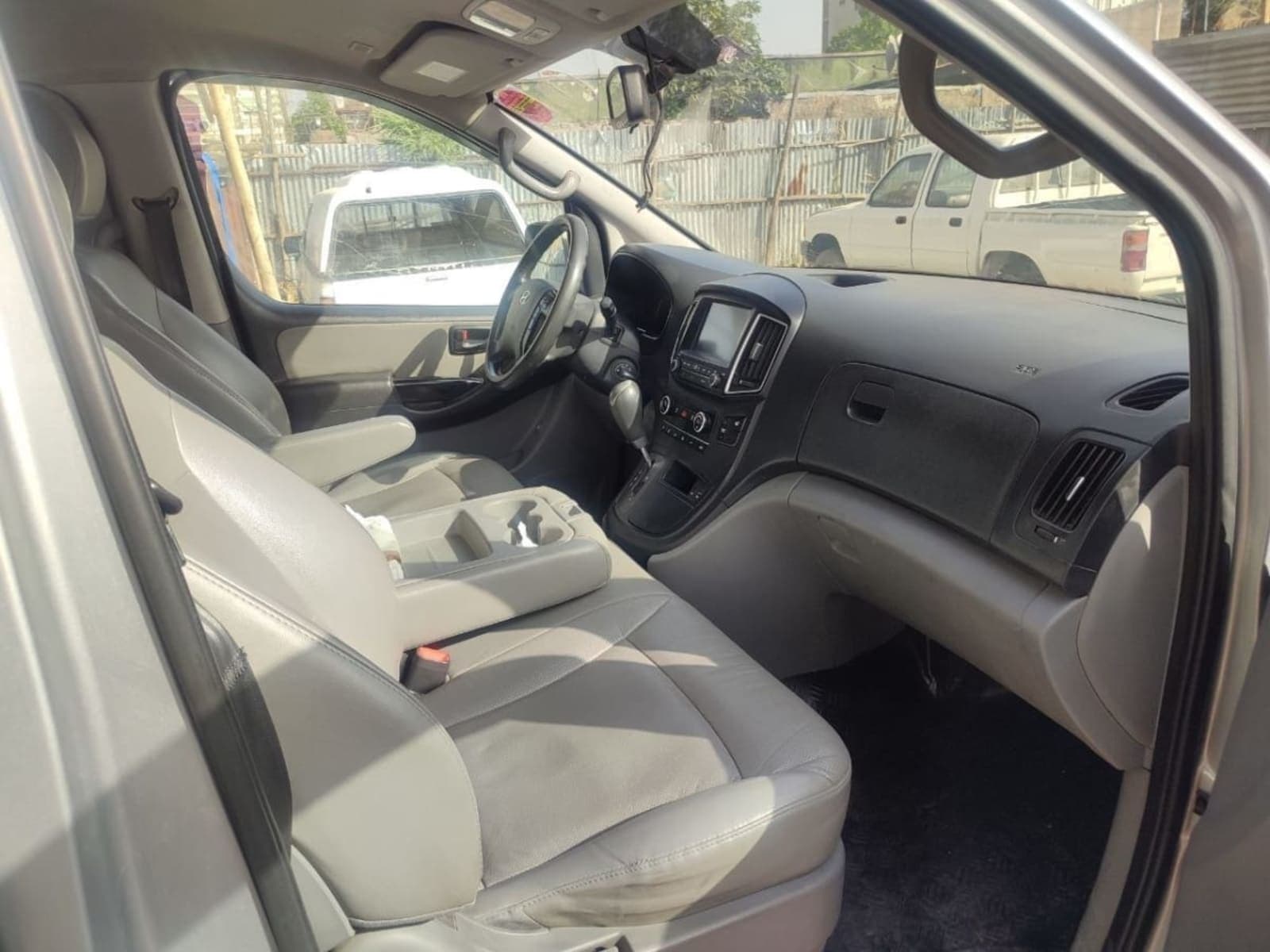 2020 Hyundai Grand Starex — photo 1