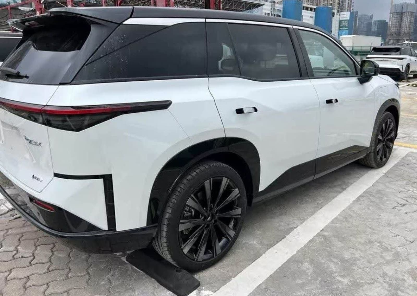 2025 Toyota BZ3X MAX — photo 4