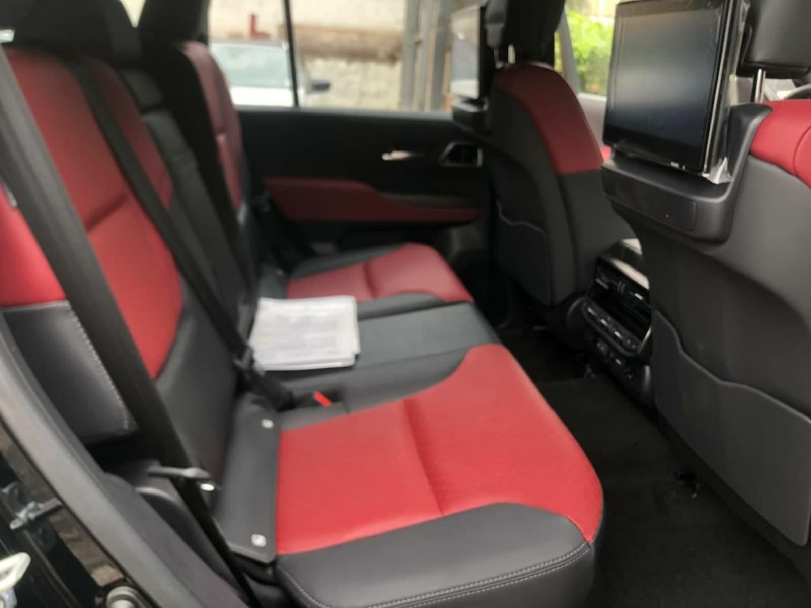 2023 Toyota Land Cruiser VXR — photo 2