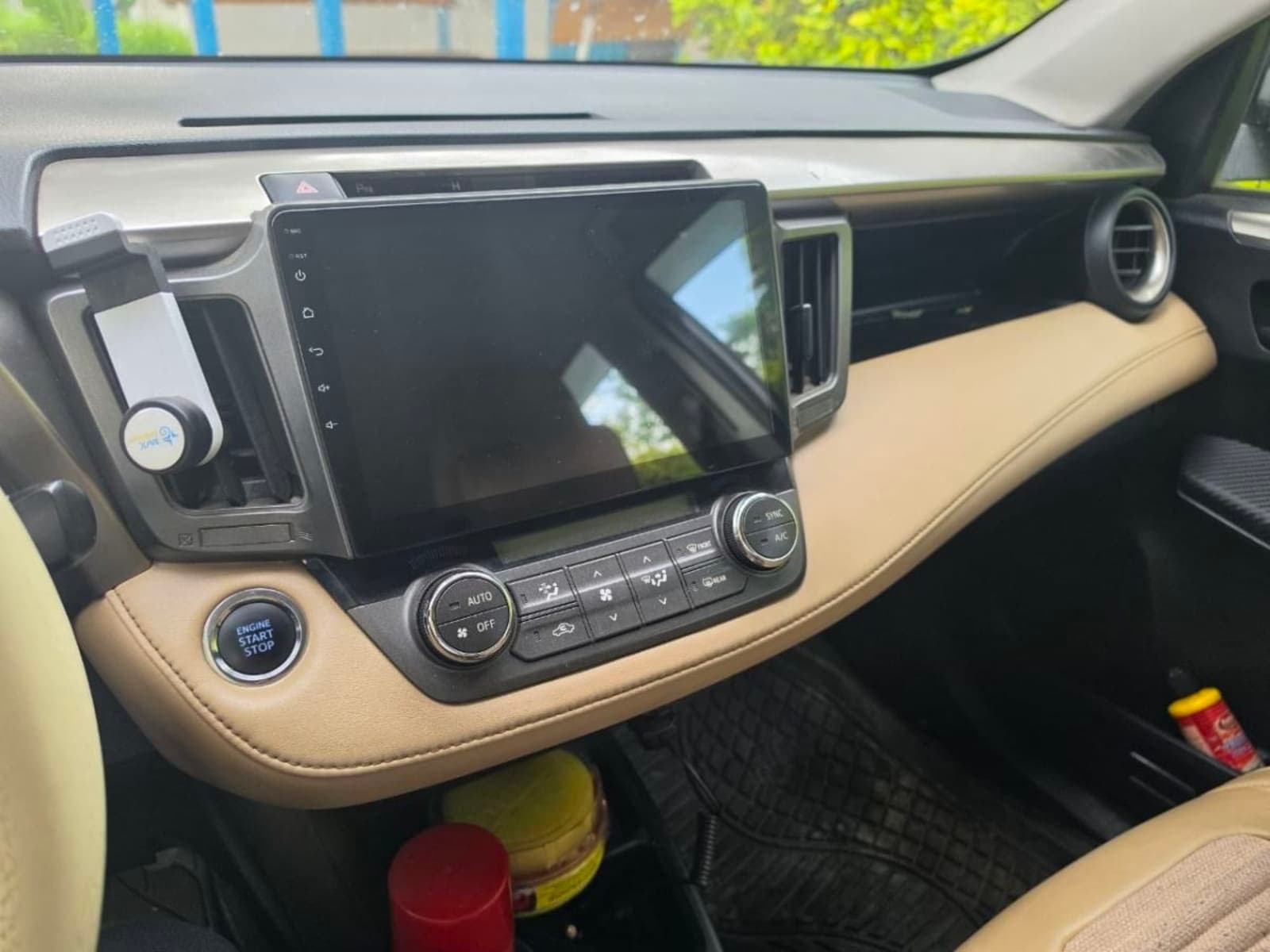 2013 Toyota Rav4 — photo 2