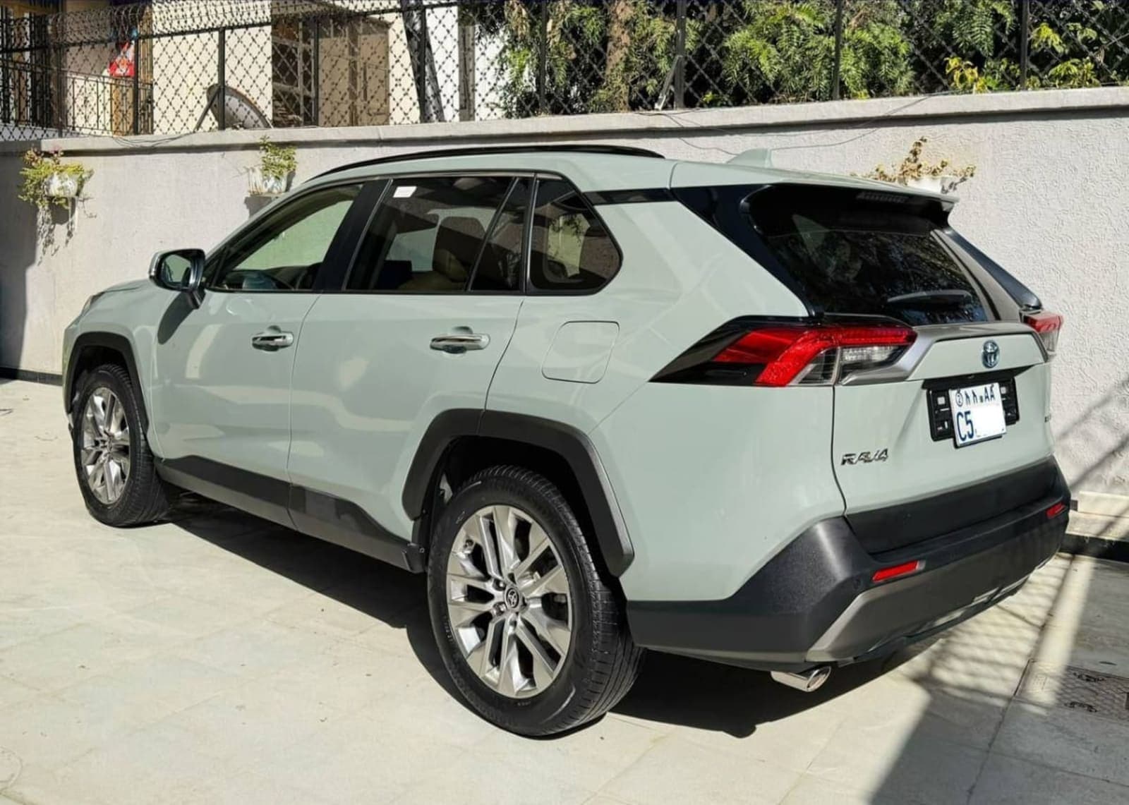 2023 Toyota Rav4 Hybrid AWD — photo 1