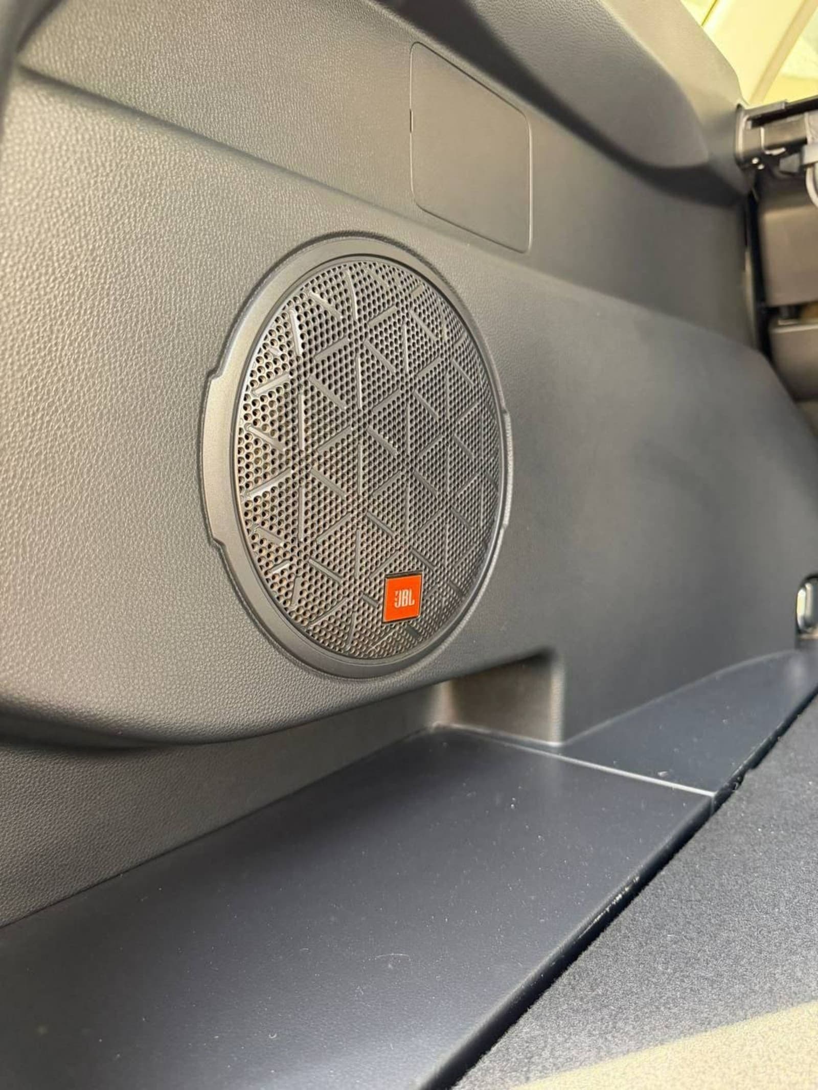 2023 Toyota Rav4 Hybrid AWD — photo 3