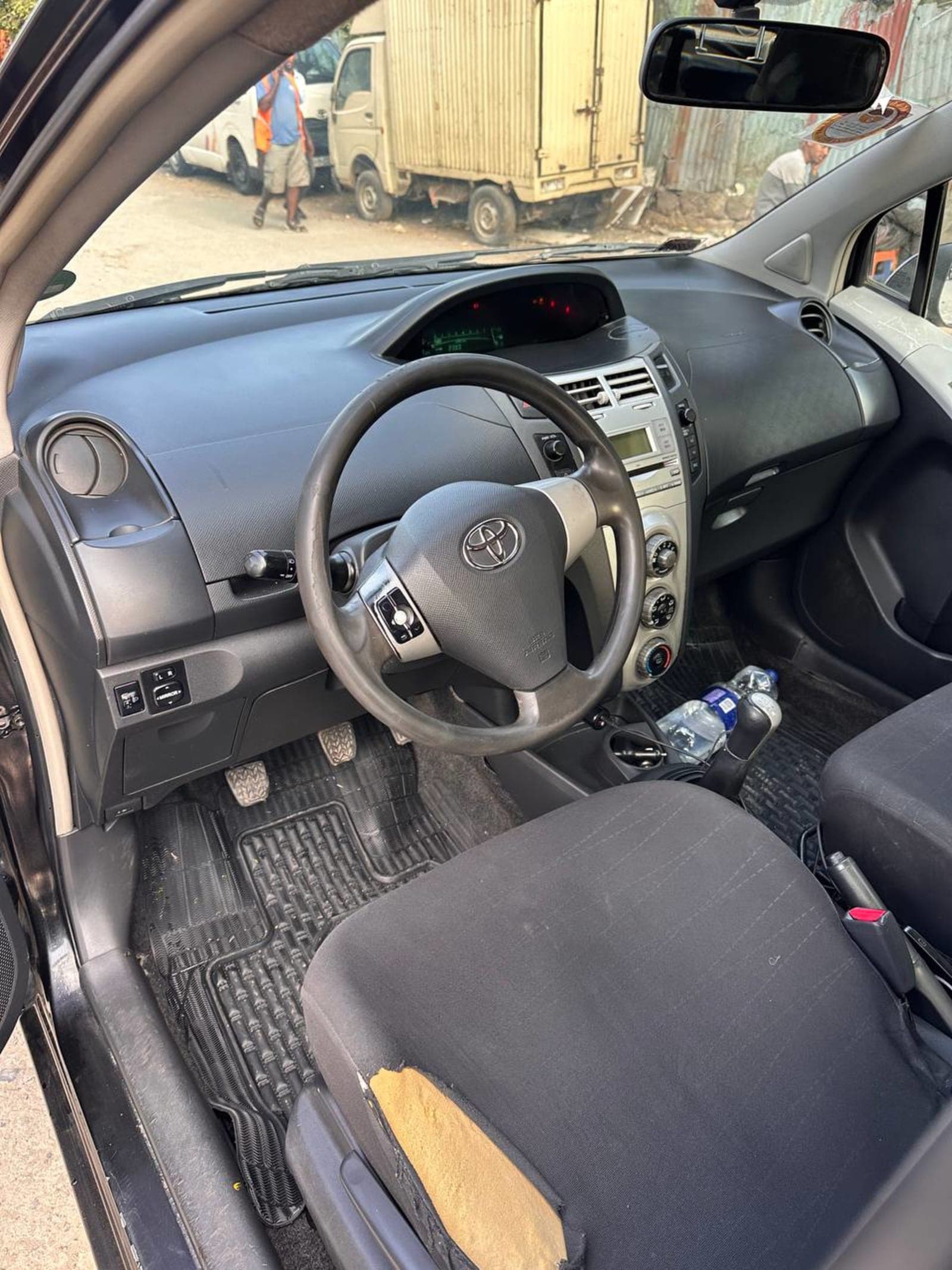 2007 Toyota Yaris Compact — photo 2