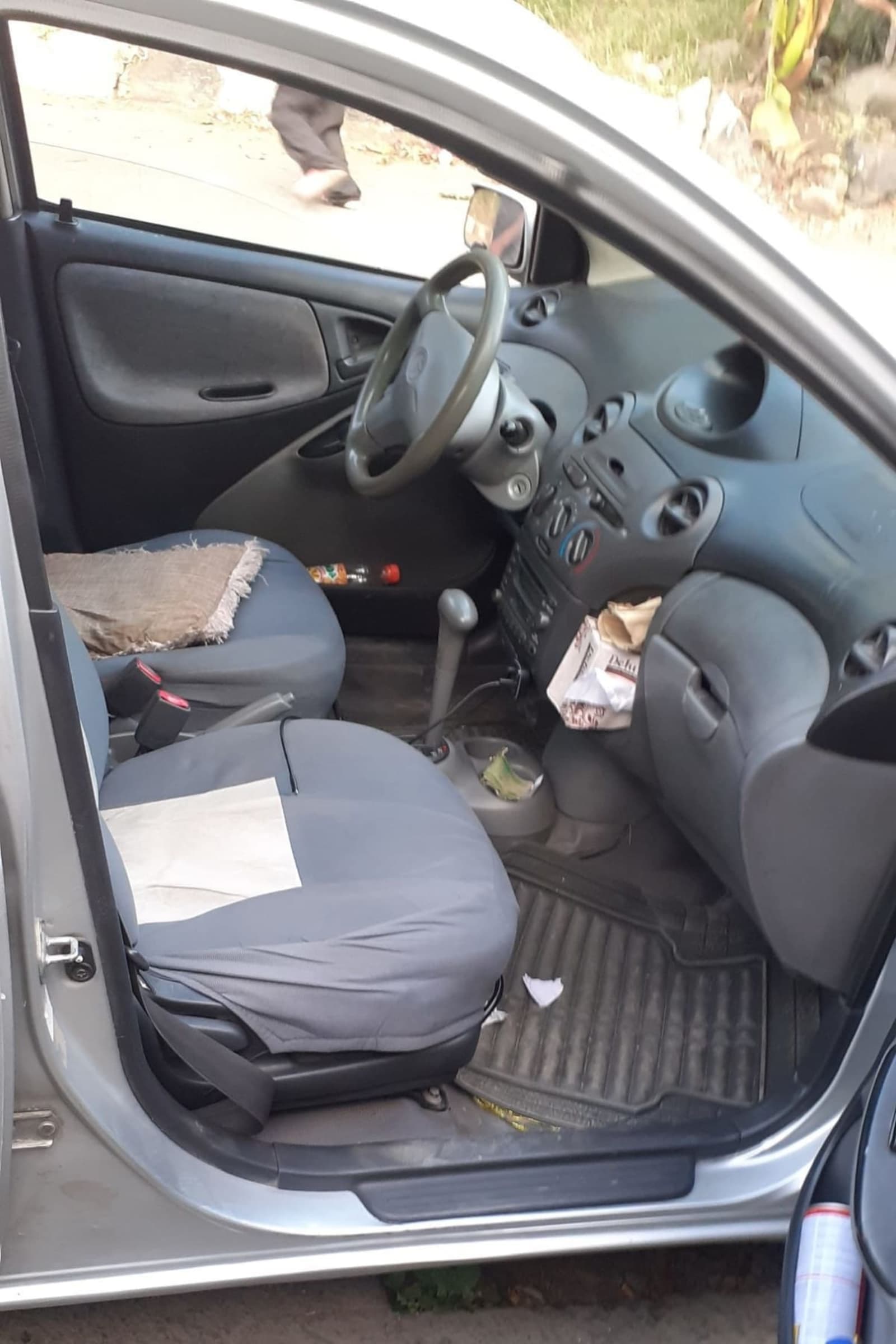 2001 Toyota Vitz — photo 3
