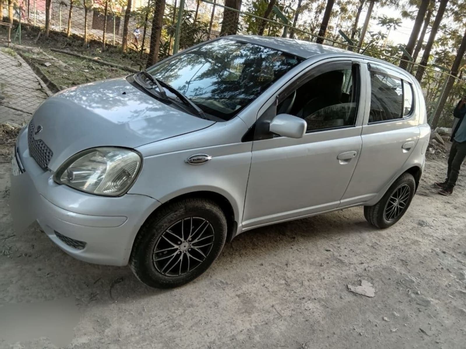 2003 Toyota Vitz — photo 1