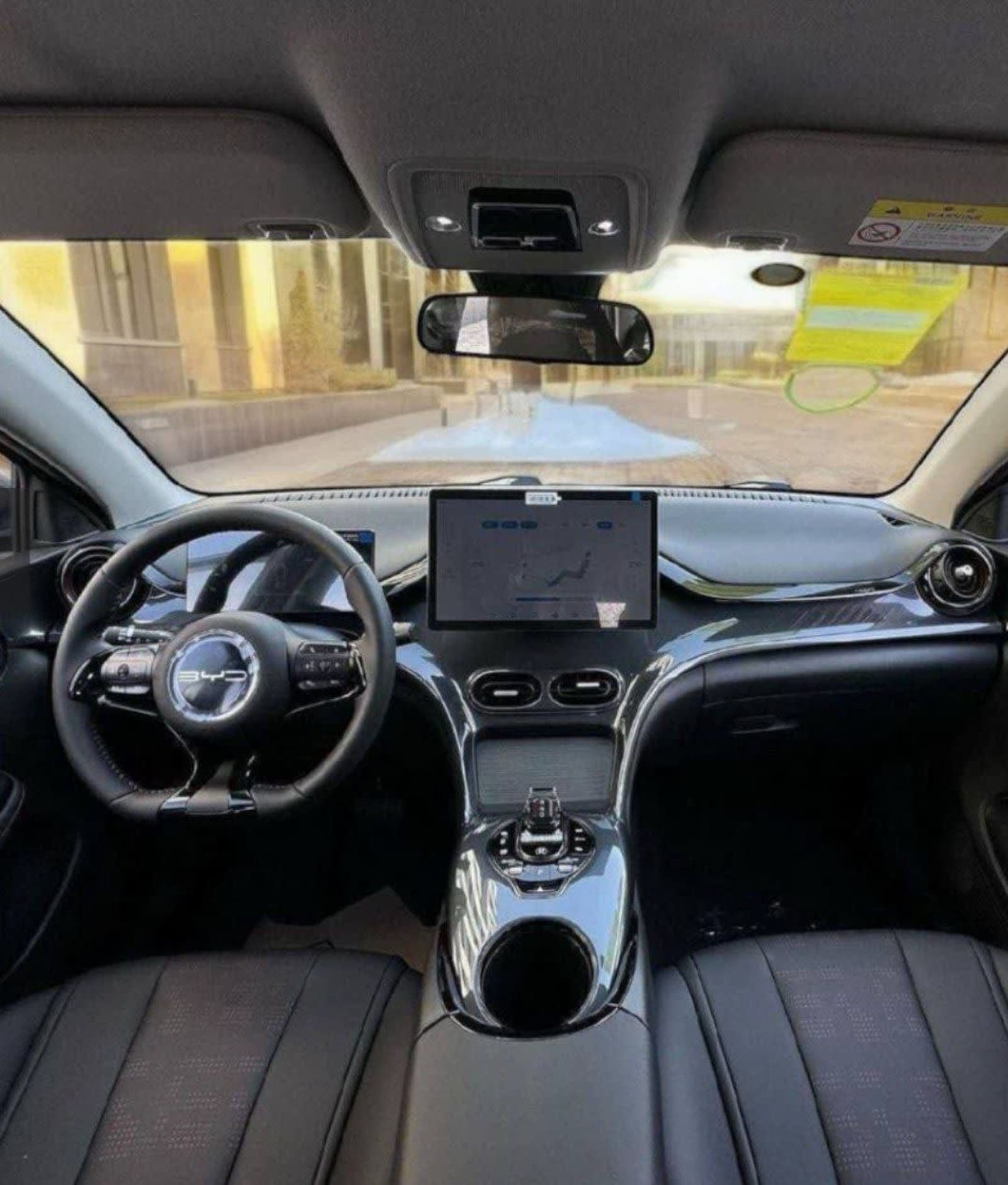 2025 BYD E2 — photo 2