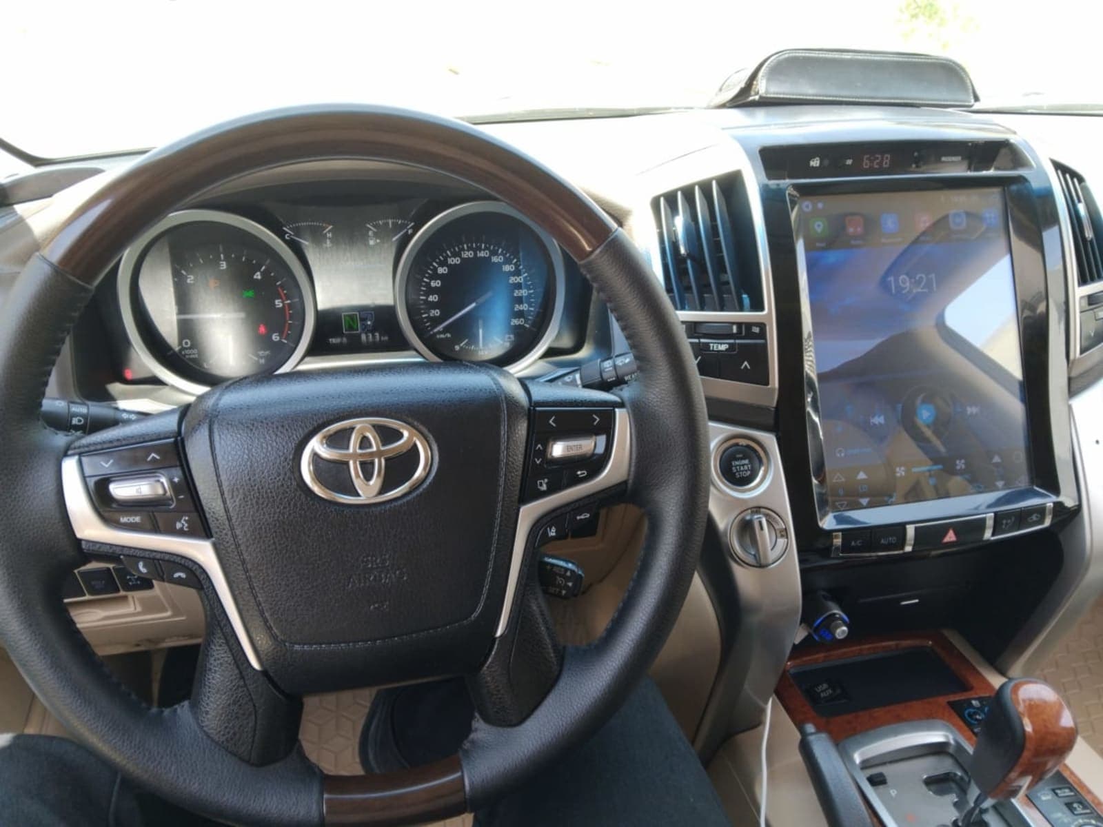 2015 Toyota Land Cruiser VX — photo 4
