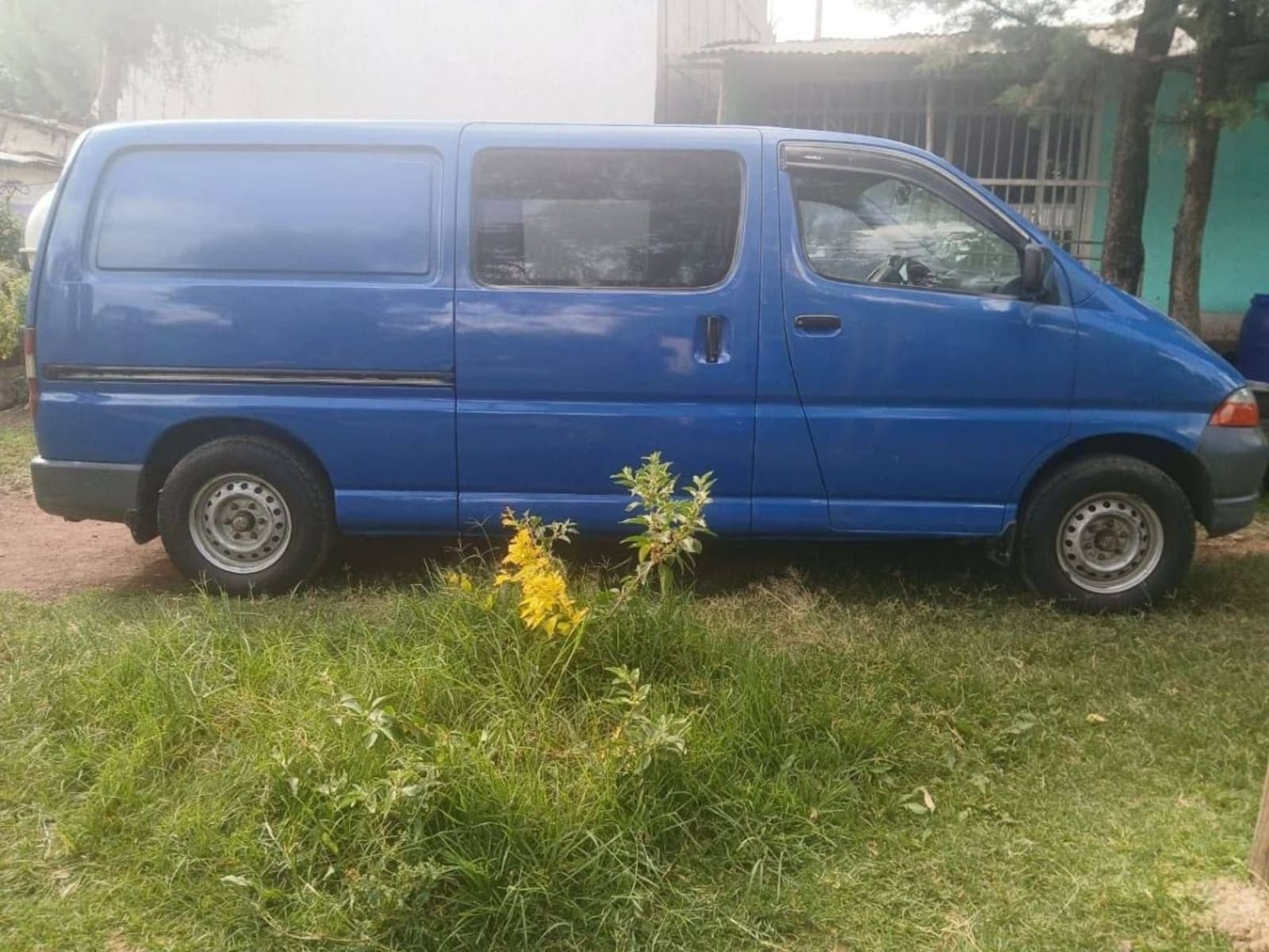 2000 Toyota Dolphin — photo 3