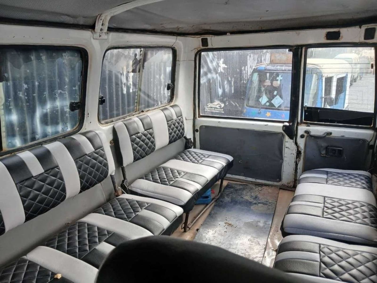 2002 Toyota Land Cruiser — photo 2