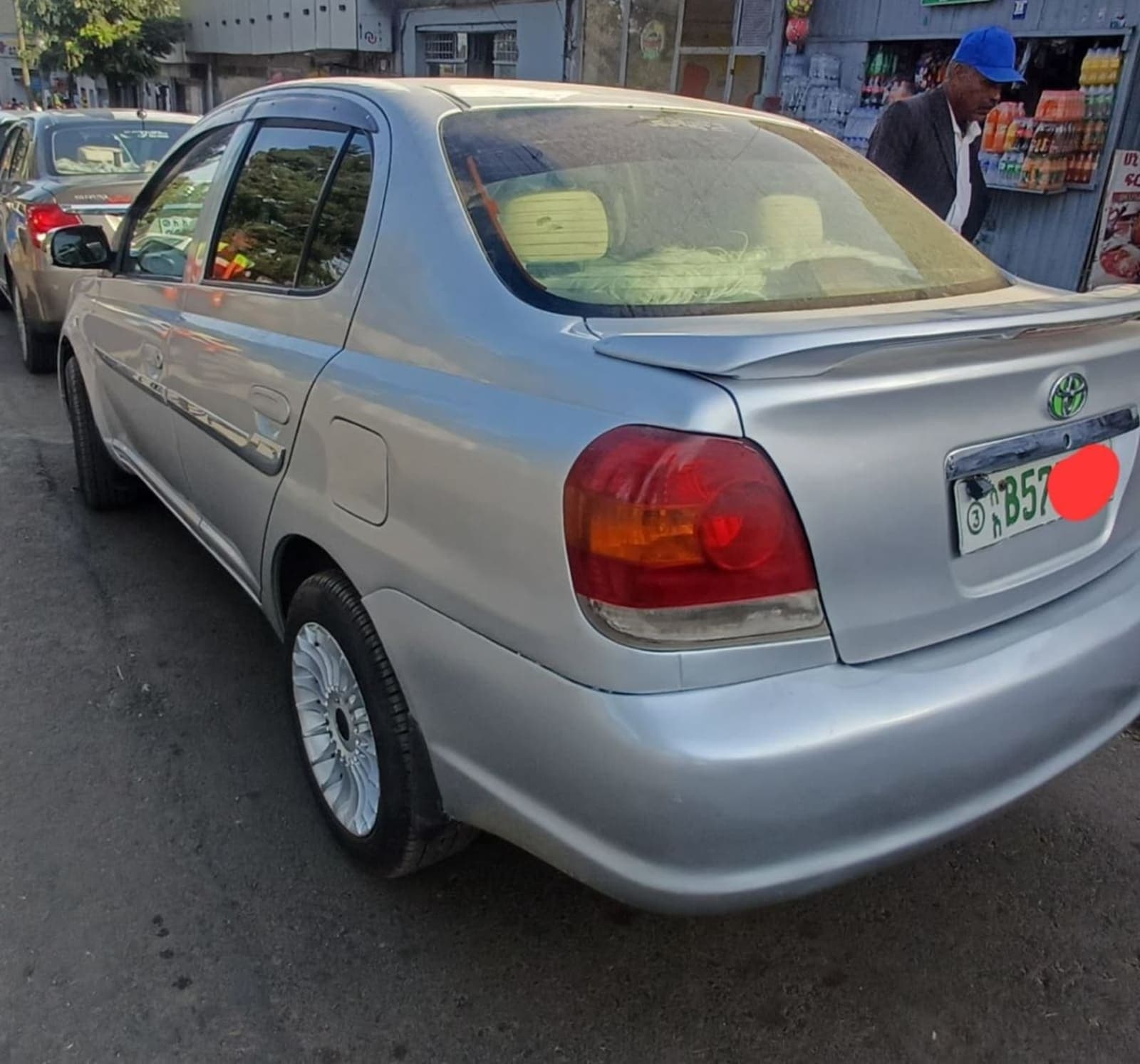 2005 Toyota Platz — photo 2