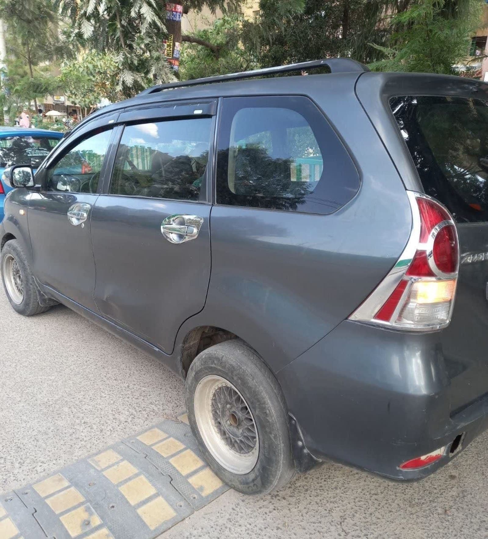 2012 Toyota Avanza — photo 2