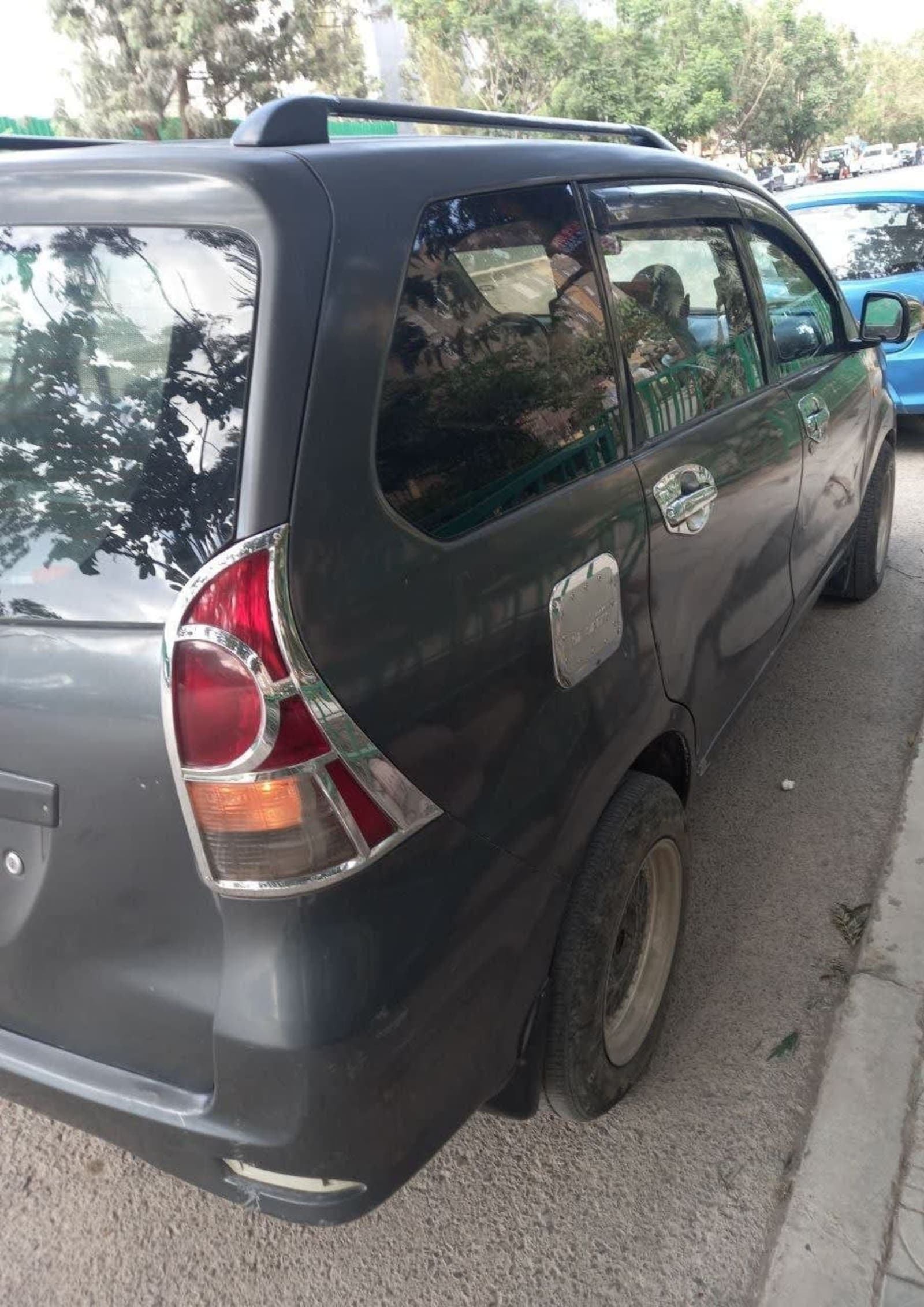 2012 Toyota Avanza — photo 3