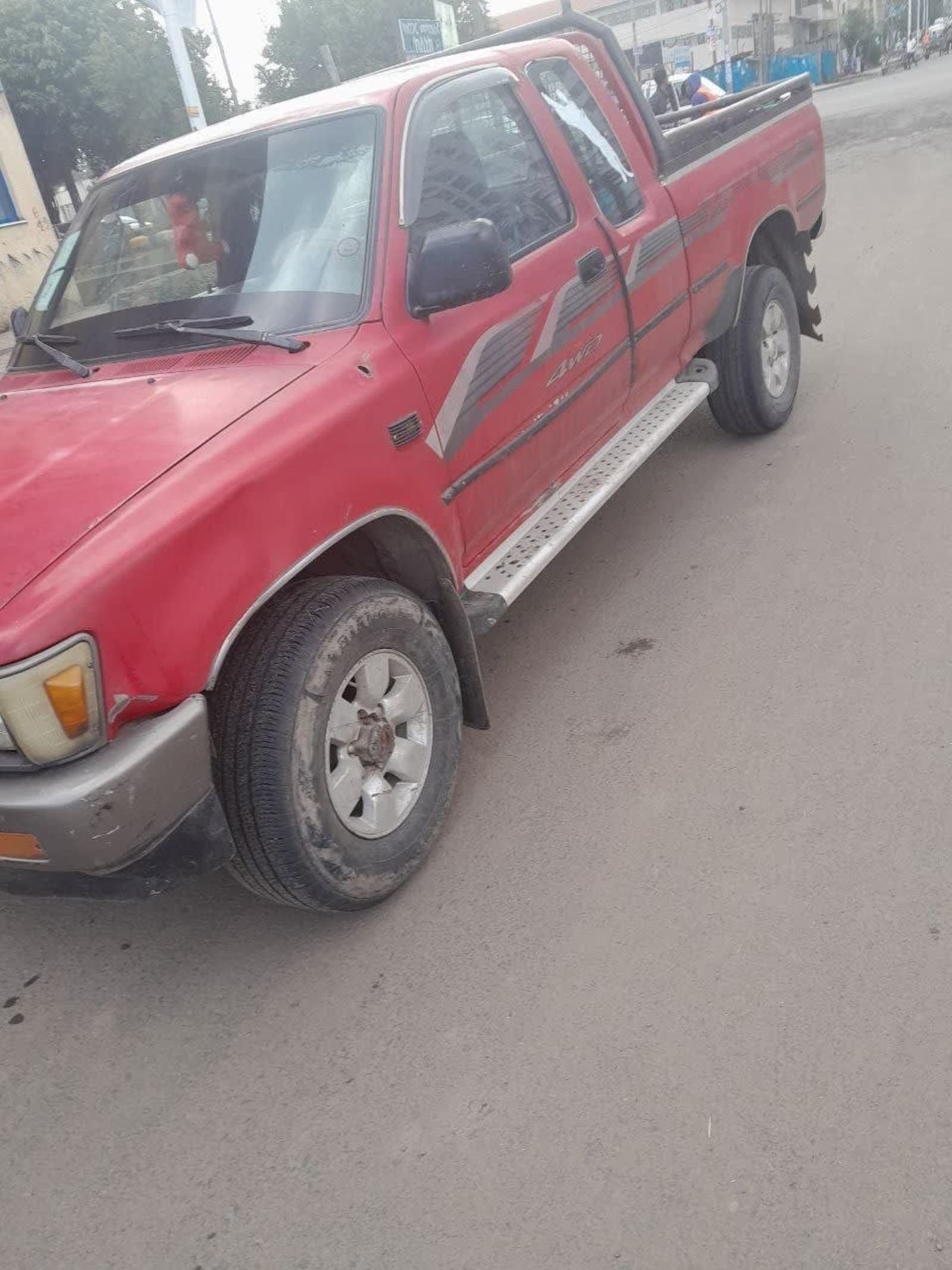 1997 Toyota Hilux Pickup — photo 3