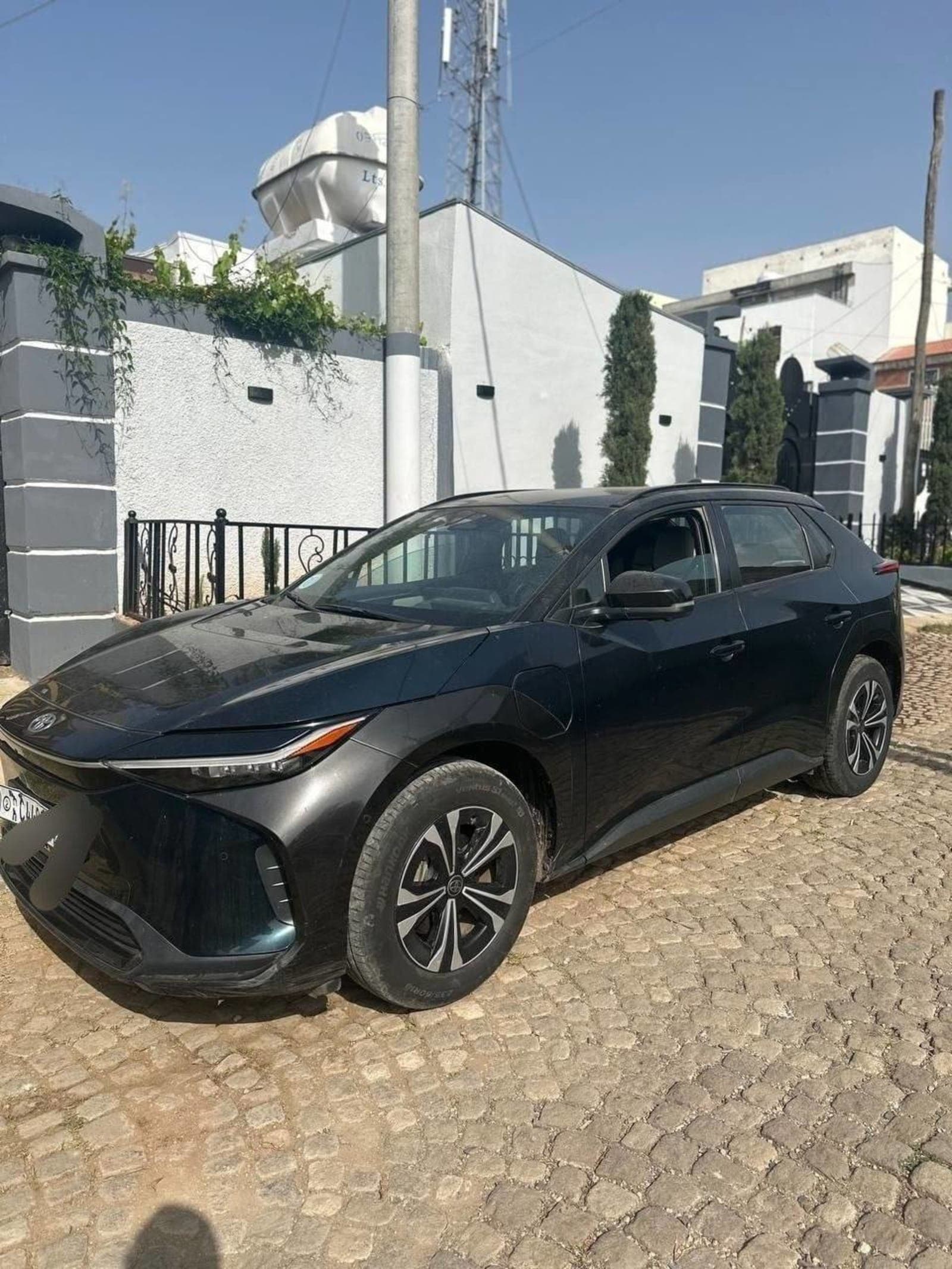 2023 TOYOTA BZ4X — photo 2
