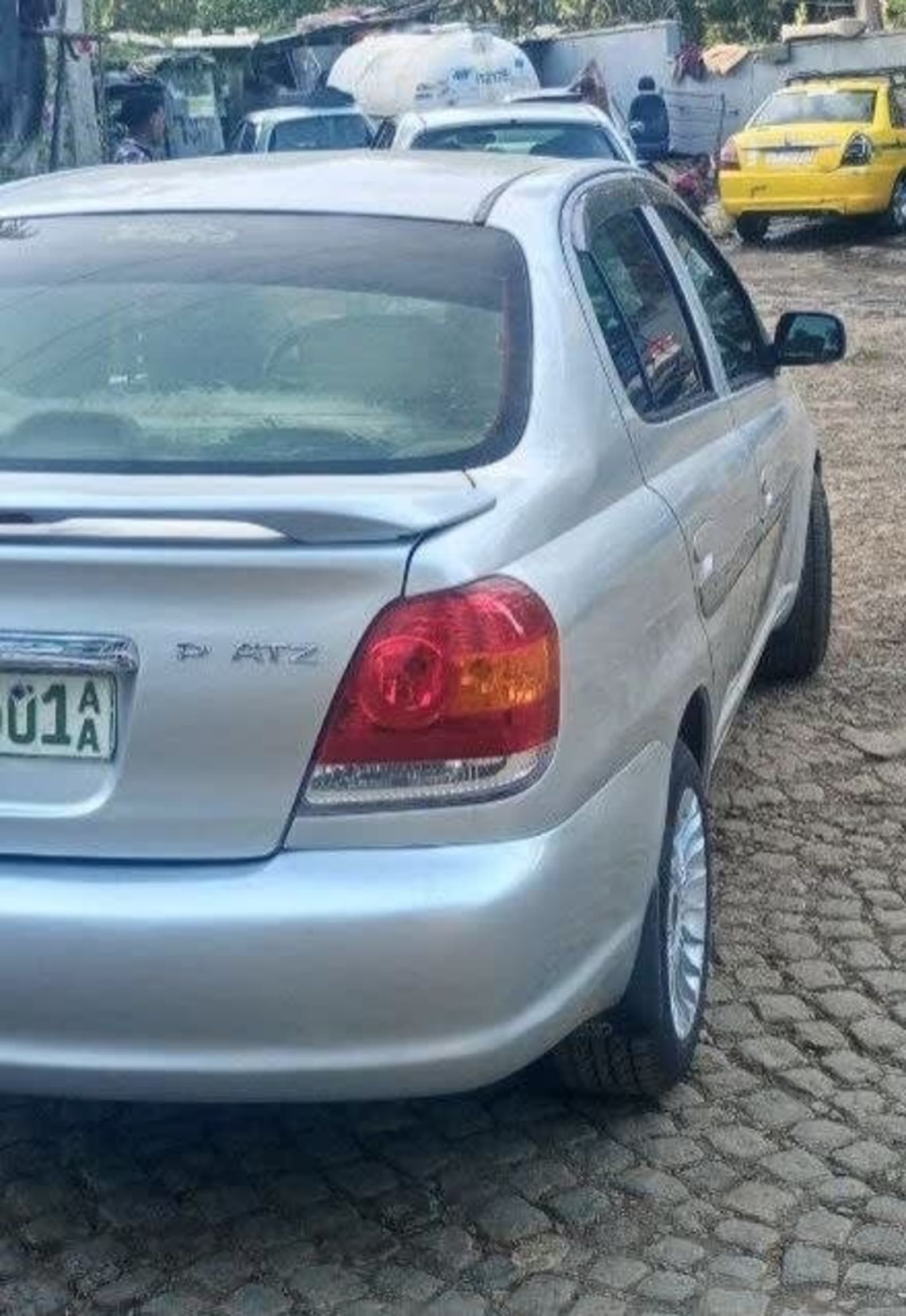 2005 Toyota Platz — photo 2
