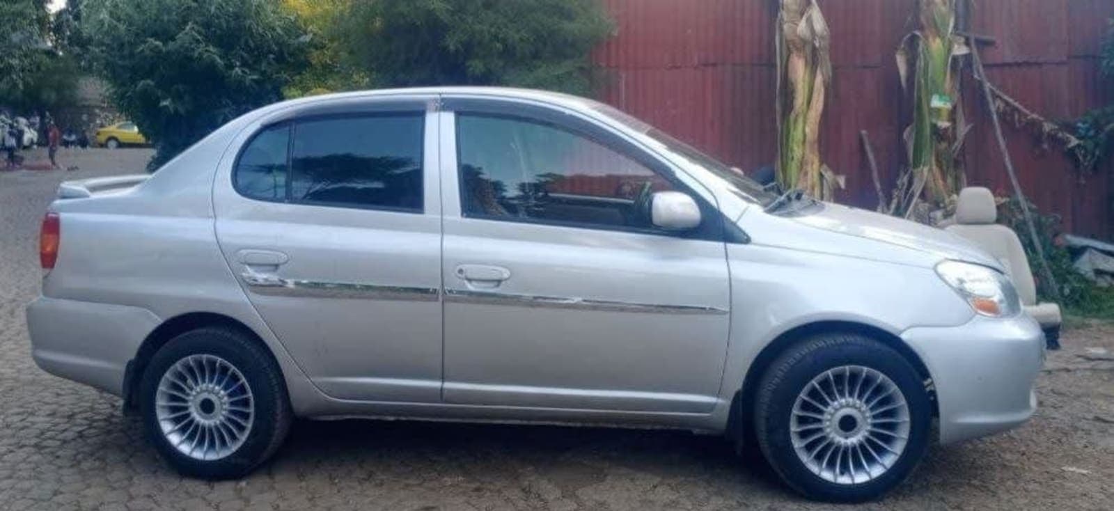2005 Toyota Platz — photo 5
