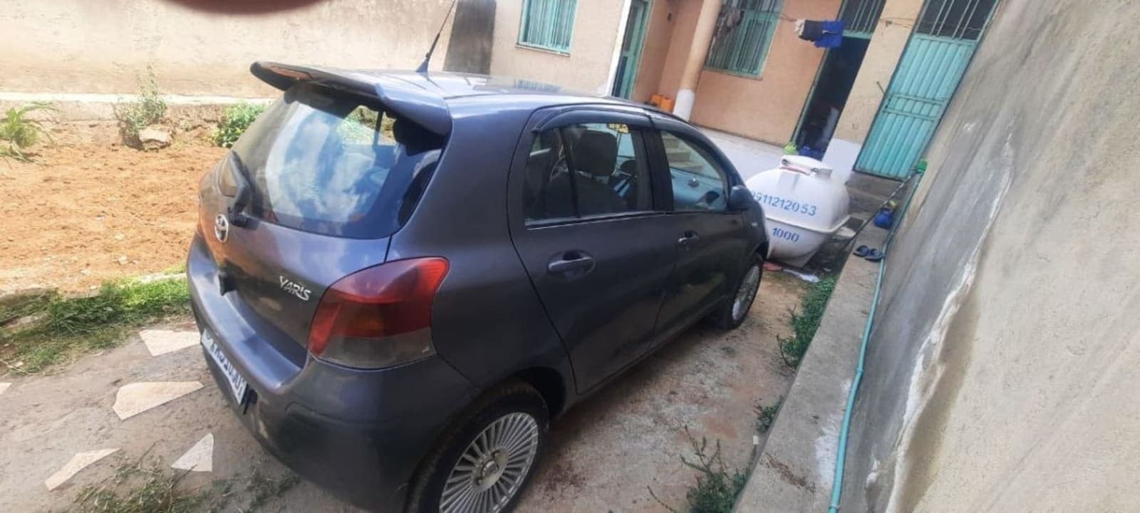 2010 Toyota Yaris Compact — photo 4