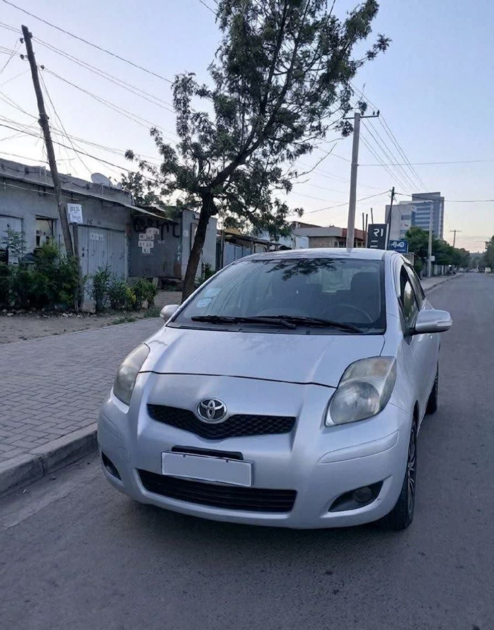 2010 Toyota Yaris Compact — photo 4