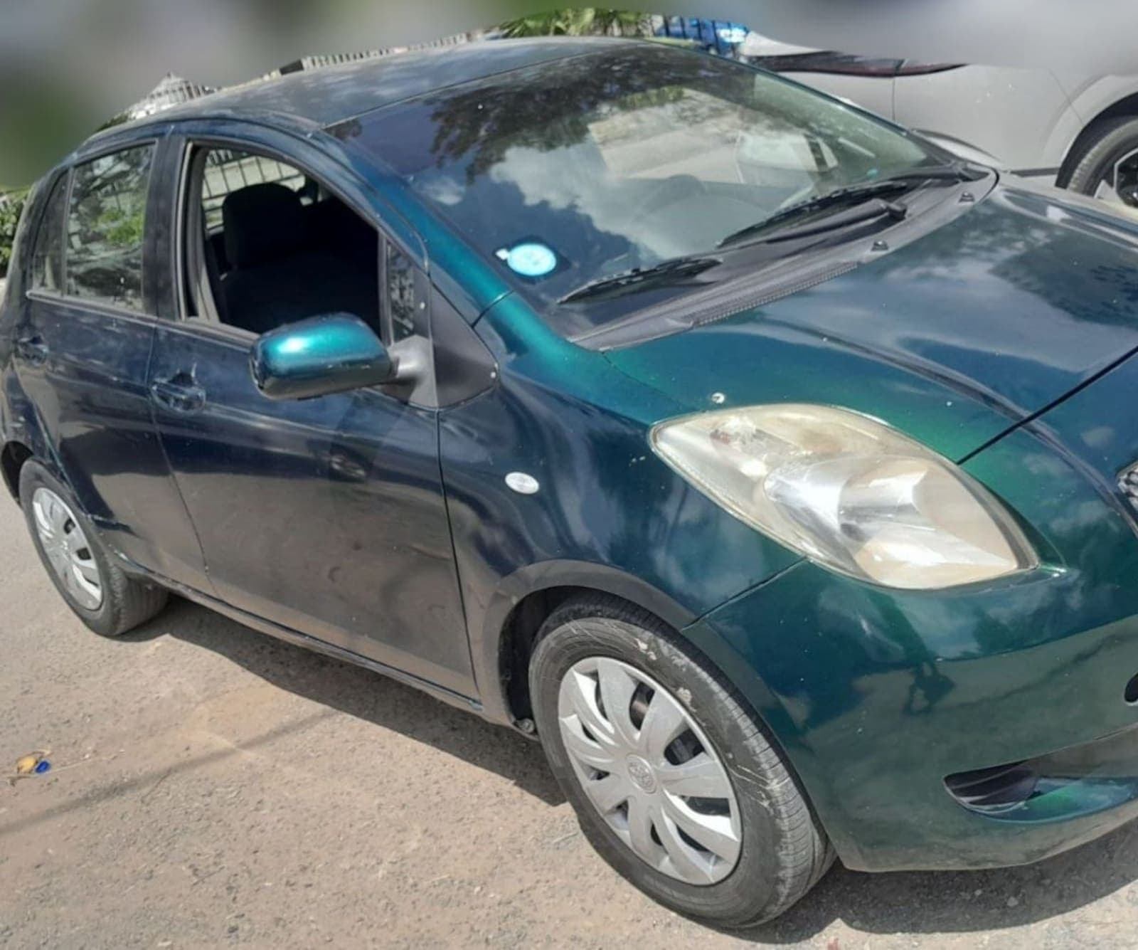 2007 Toyota Yaris Compact — photo 2