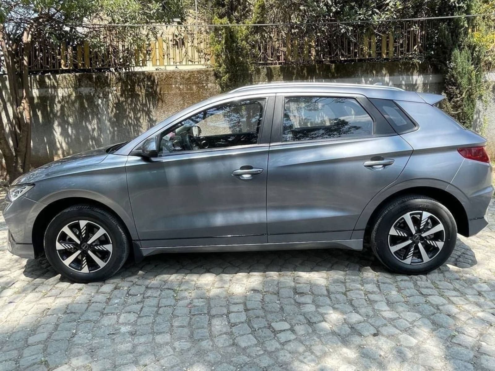 2025 BYD E2