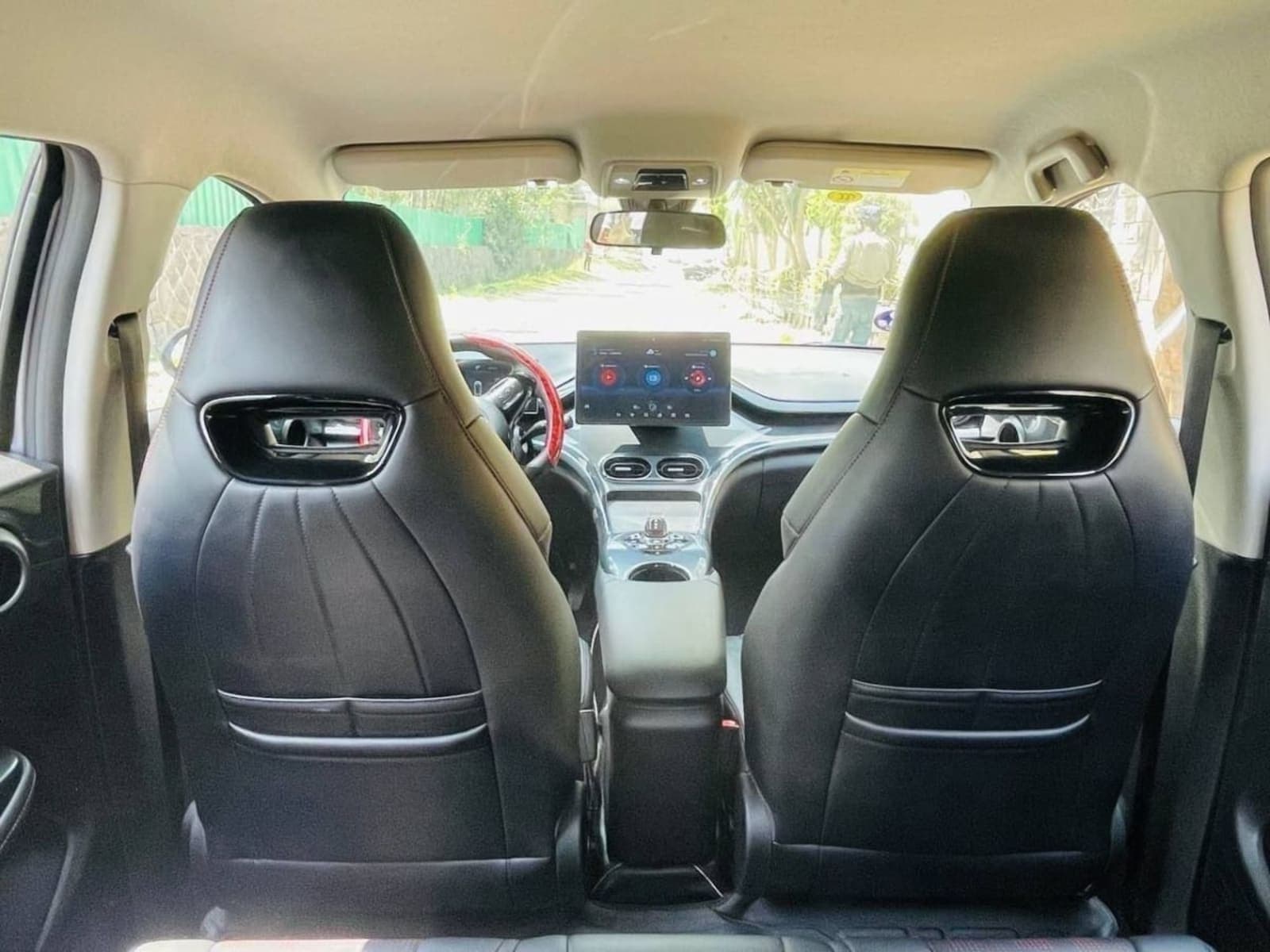 2025 BYD E2 — photo 2