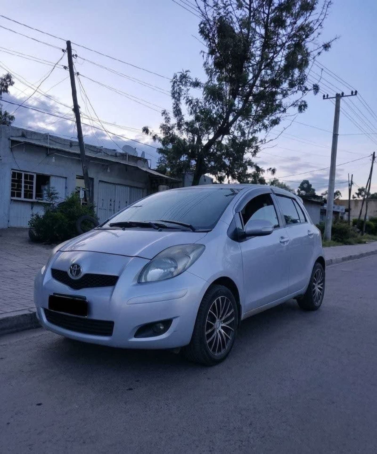 2010 Toyota Yaris Compact — photo 4