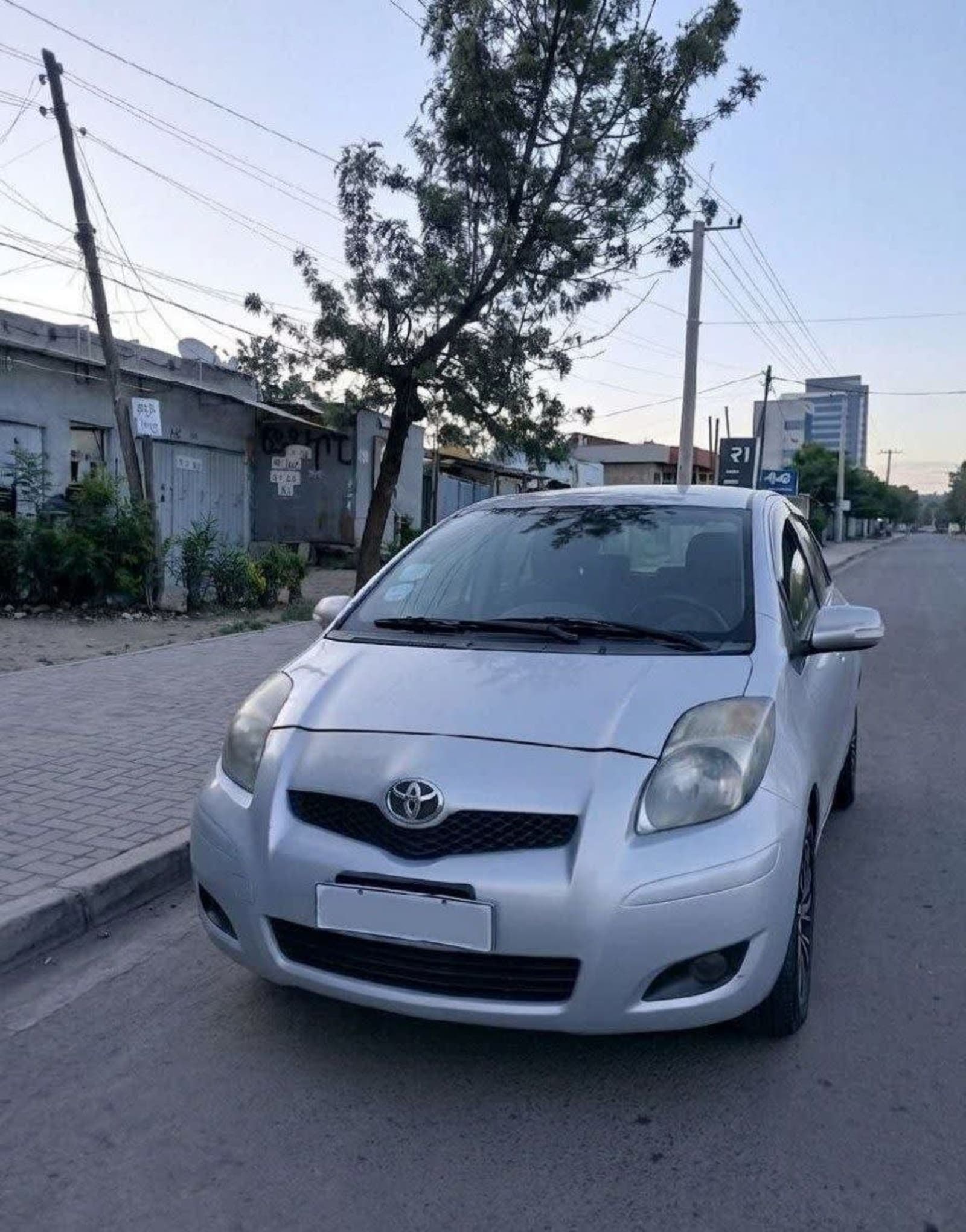 2010 Toyota Yaris Compact — photo 5