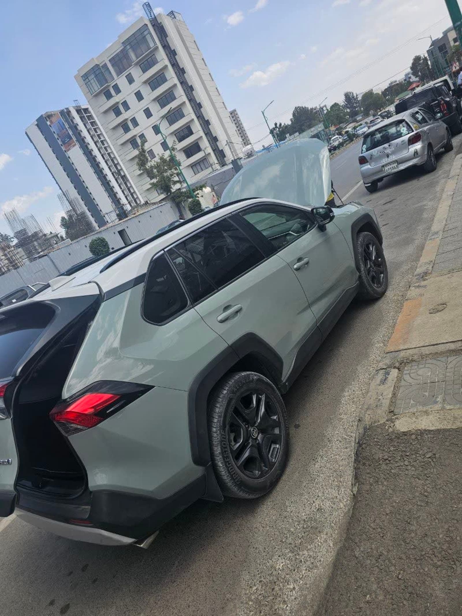 2022 Toyota Rav4 Hybrid — photo 2