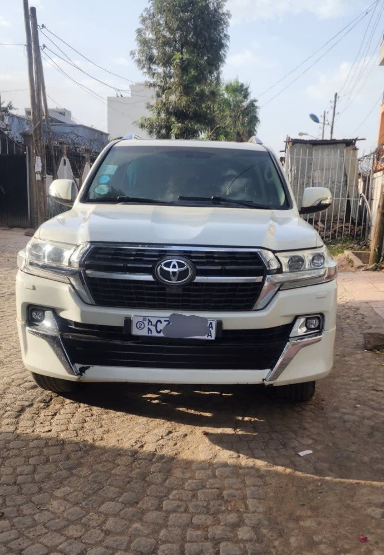 2020 Toyota Land Cruiser V8 GXR — photo 2