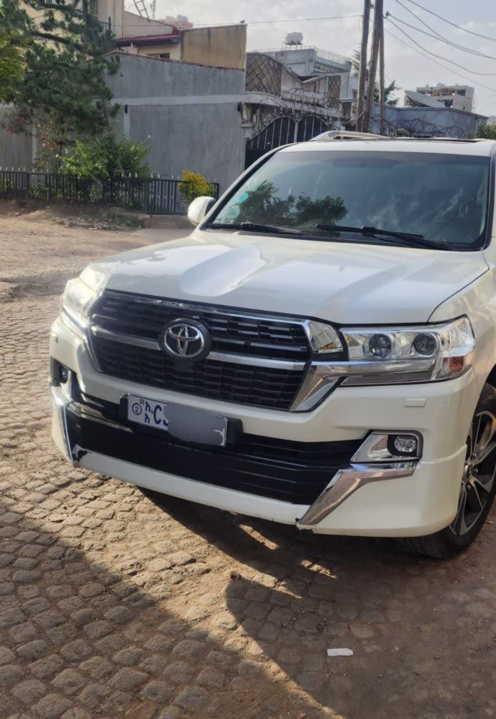 2020 Toyota Land Cruiser V8 GXR — photo 4