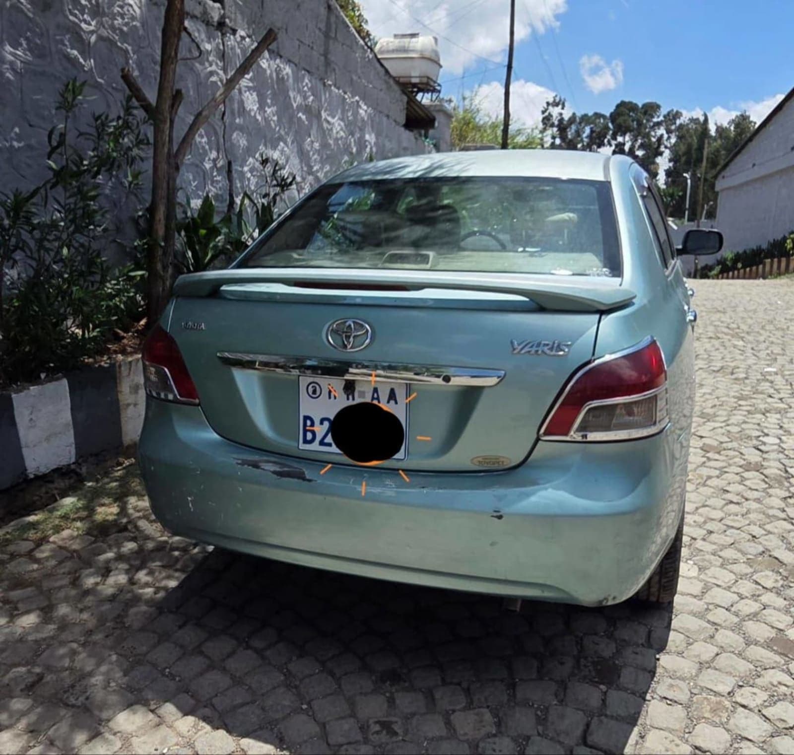 2009 Toyota Yaris Belta — photo 2