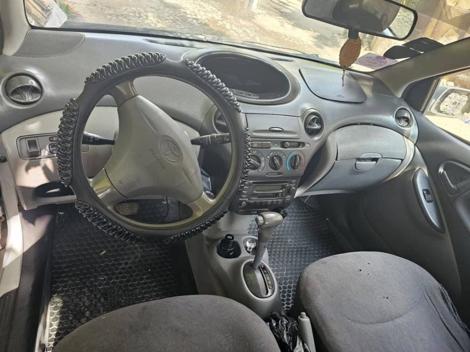 2001 Toyota Vitz