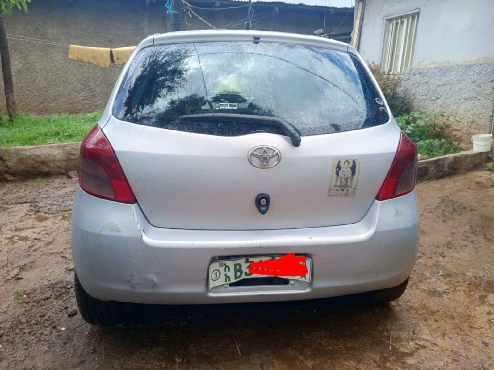 2005 Toyota Yaris Compact — photo 3