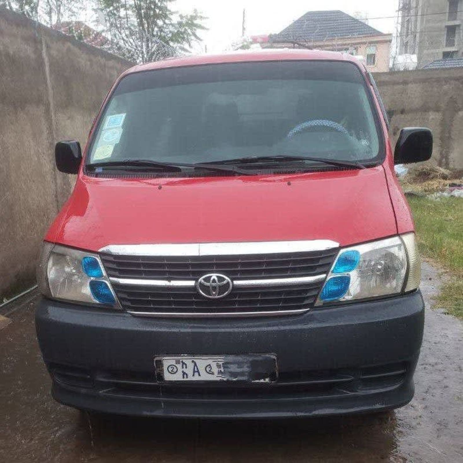 2010 Toyota Hiace D4D Van — photo 2