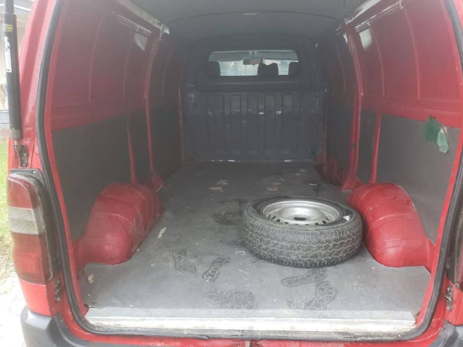 2010 Toyota Hiace D4D Van — photo 5