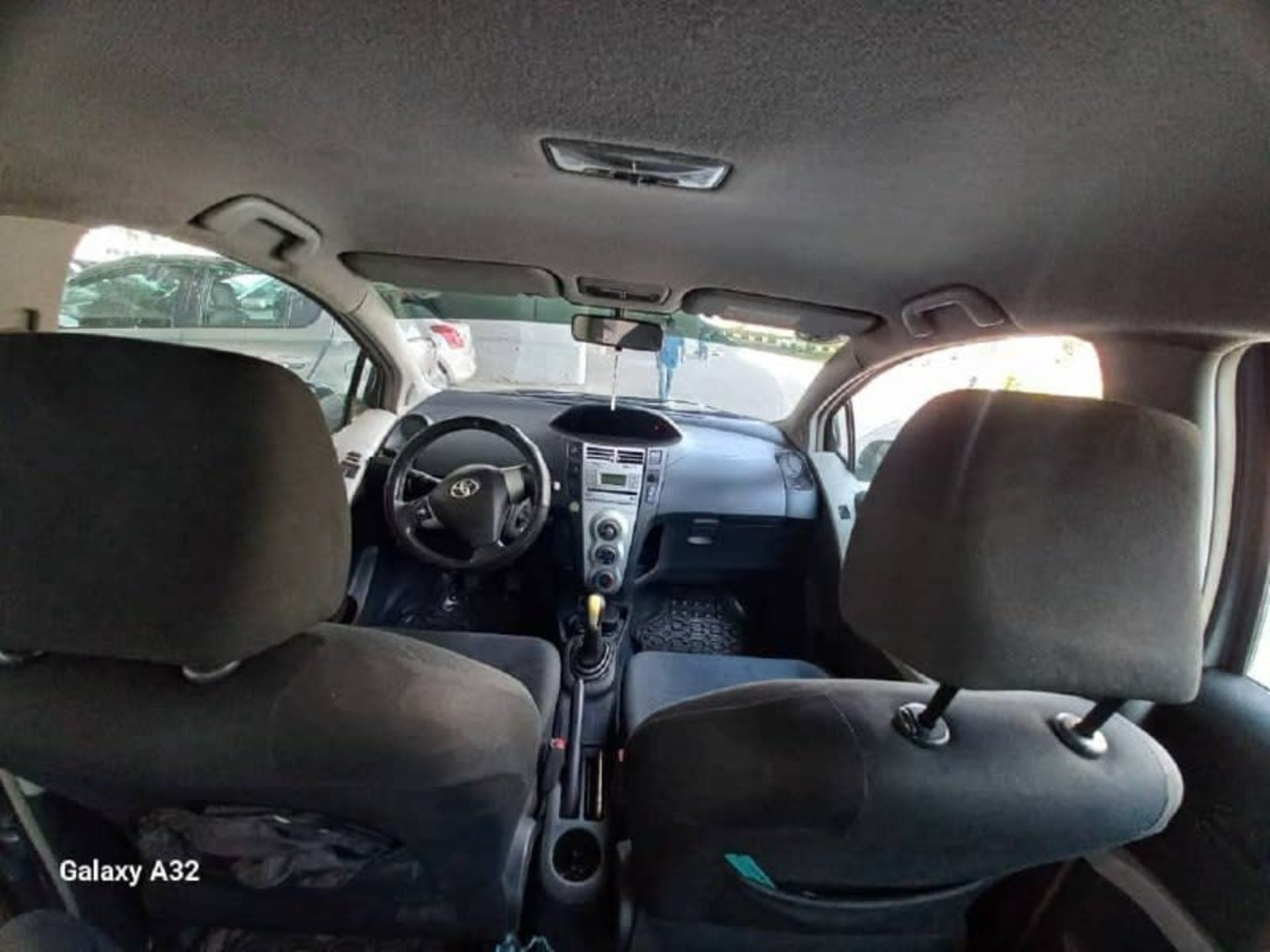 2007 Toyota Yaris Compact — photo 2