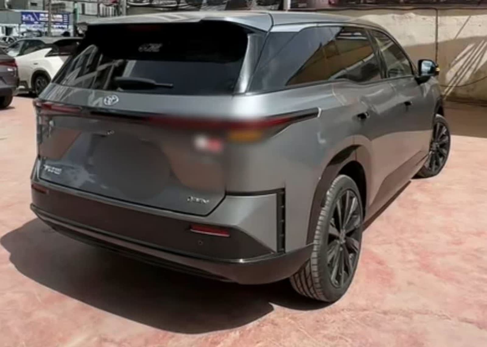 2025 Toyota bz3x — photo 2