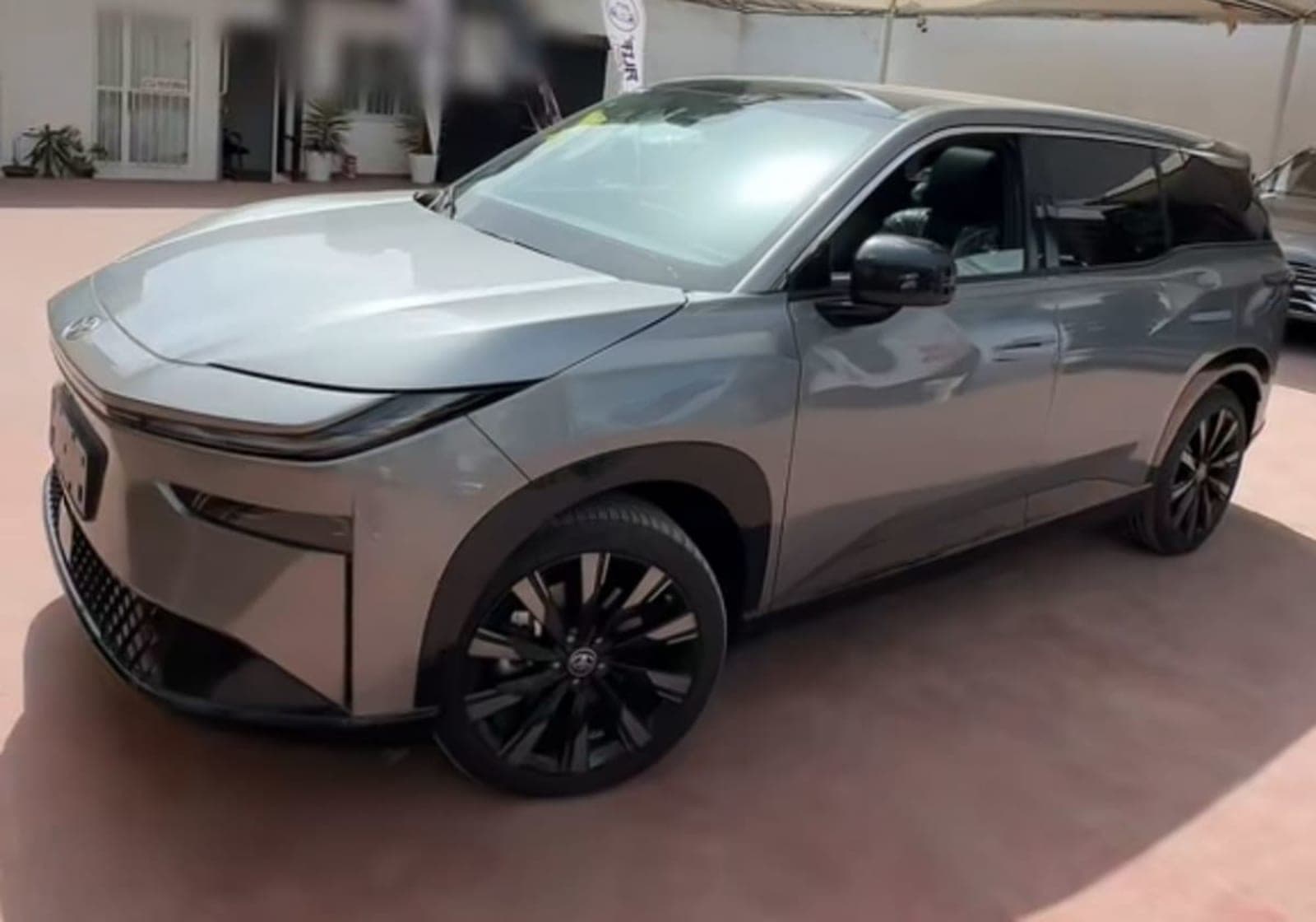 2025 Toyota bz3x — photo 4