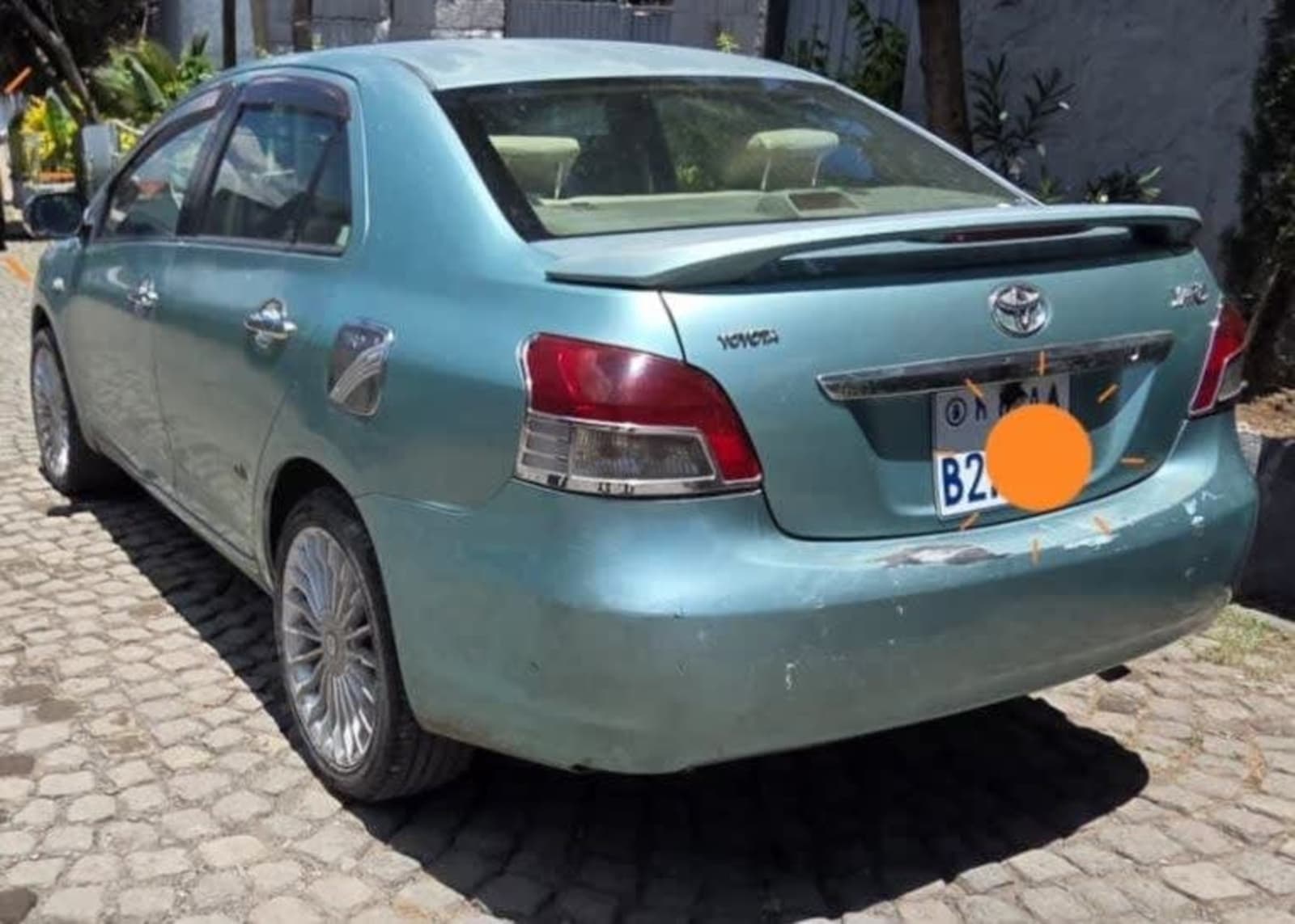 2009 Toyota Yaris Belta — photo 3