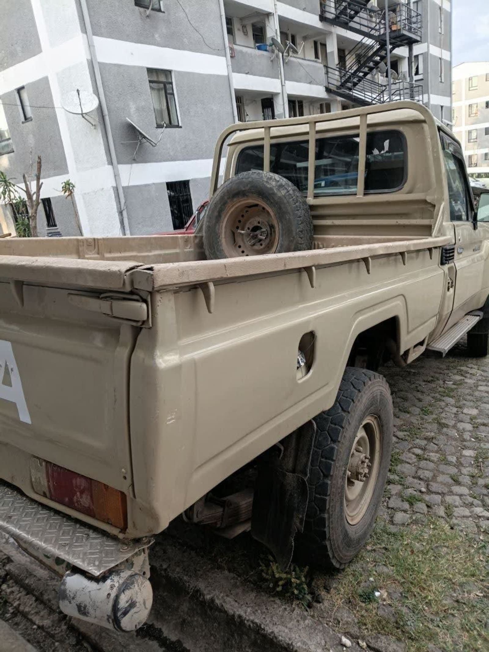 2010 Toyota LandCruiser Hardtop — photo 3