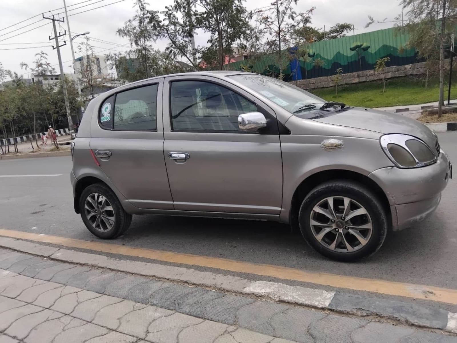 2001 Toyota Vitz — photo 2