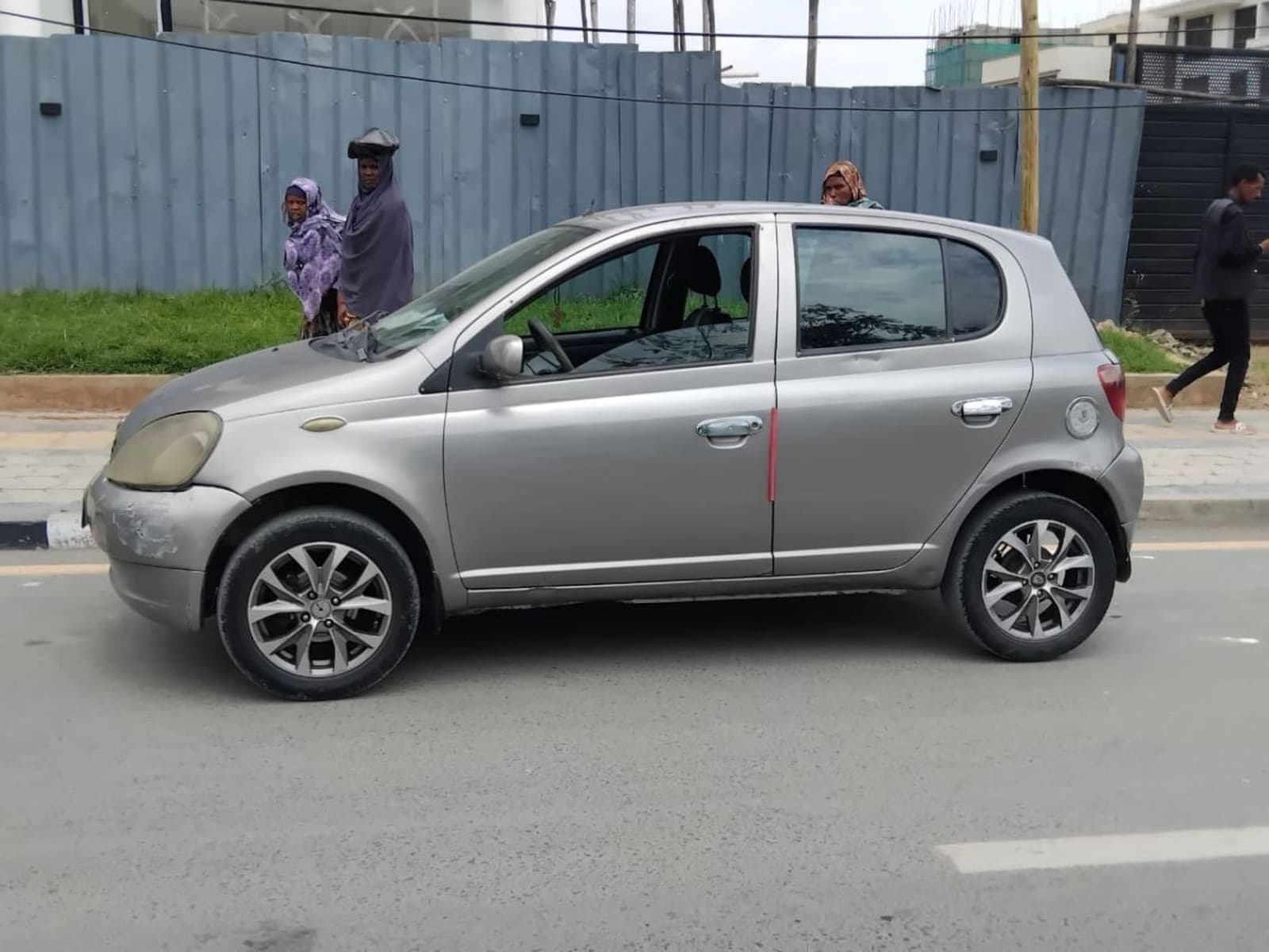 2001 Toyota Vitz — photo 3