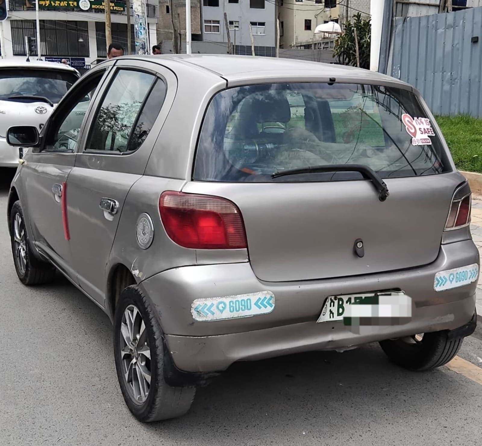 2001 Toyota Vitz — photo 6