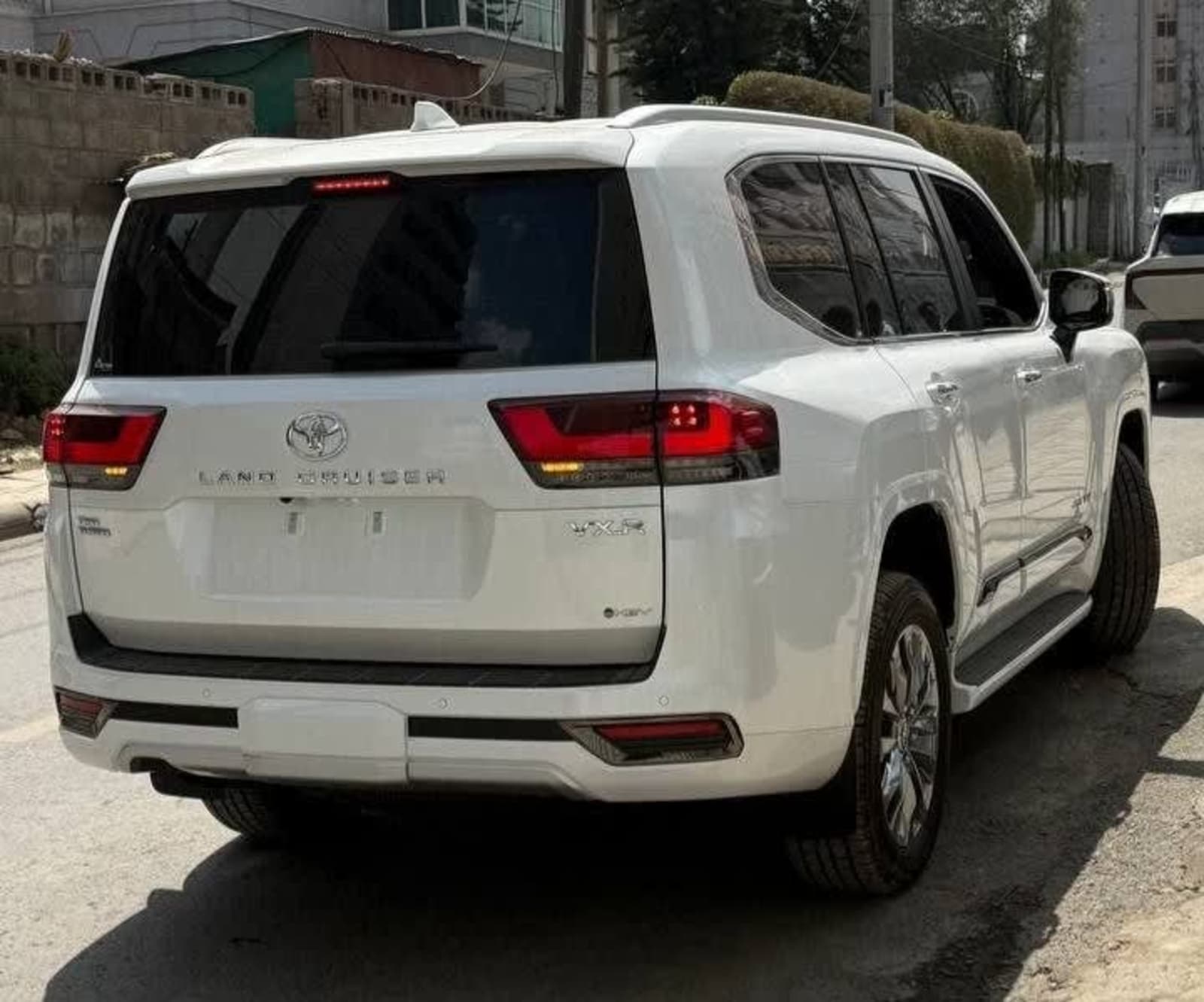 2026 Toyota Land Cruiser VXR โ photo 2