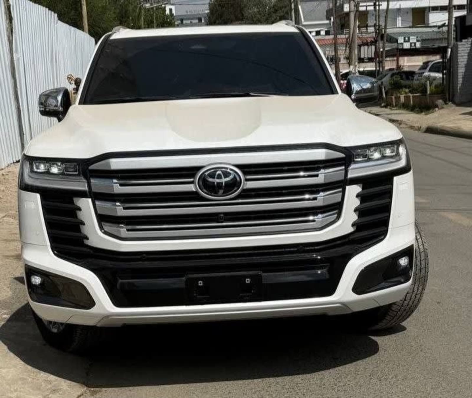2026 Toyota Land Cruiser VXR โ photo 4
