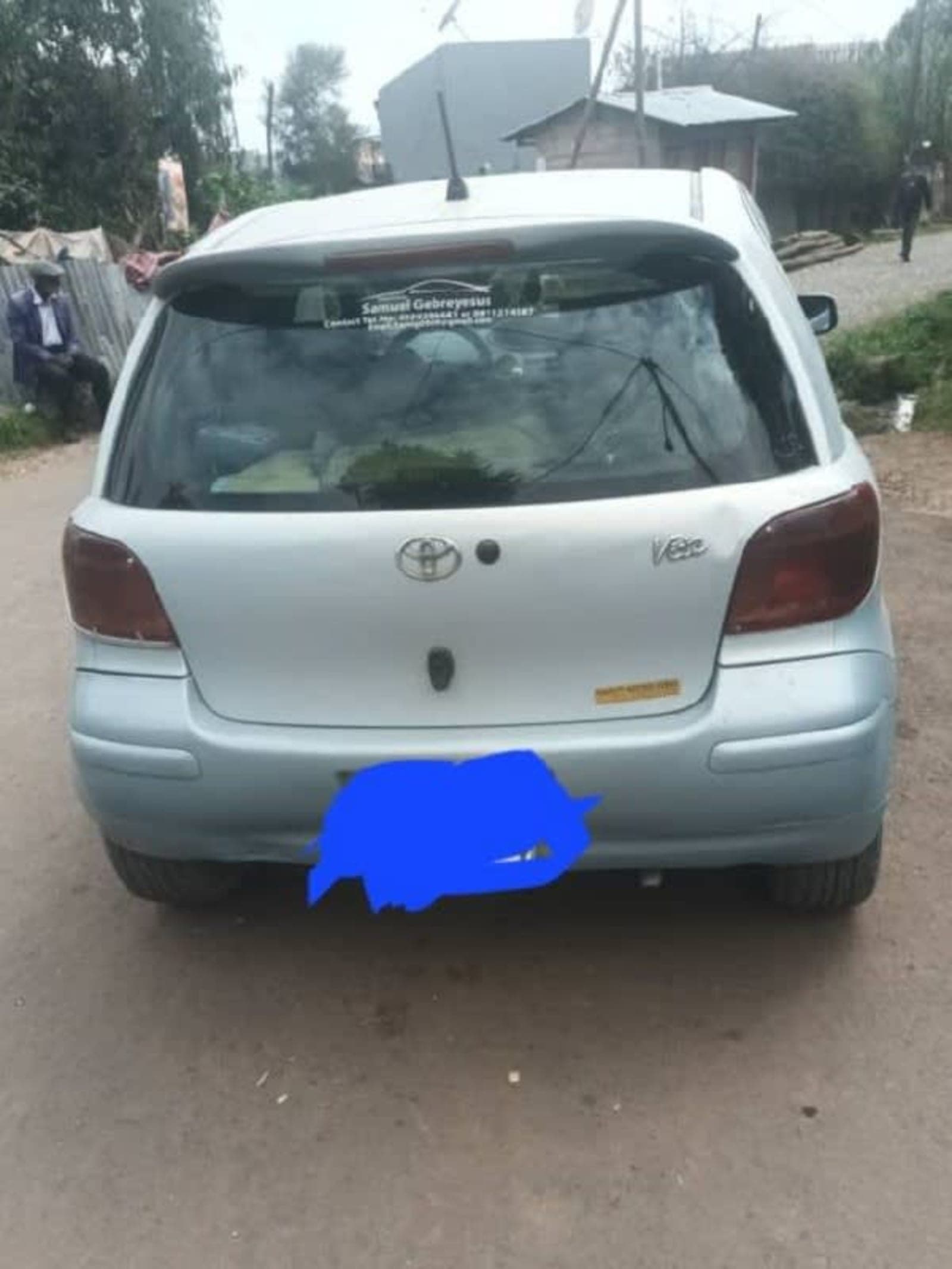 2004 Toyota Vitz — photo 2