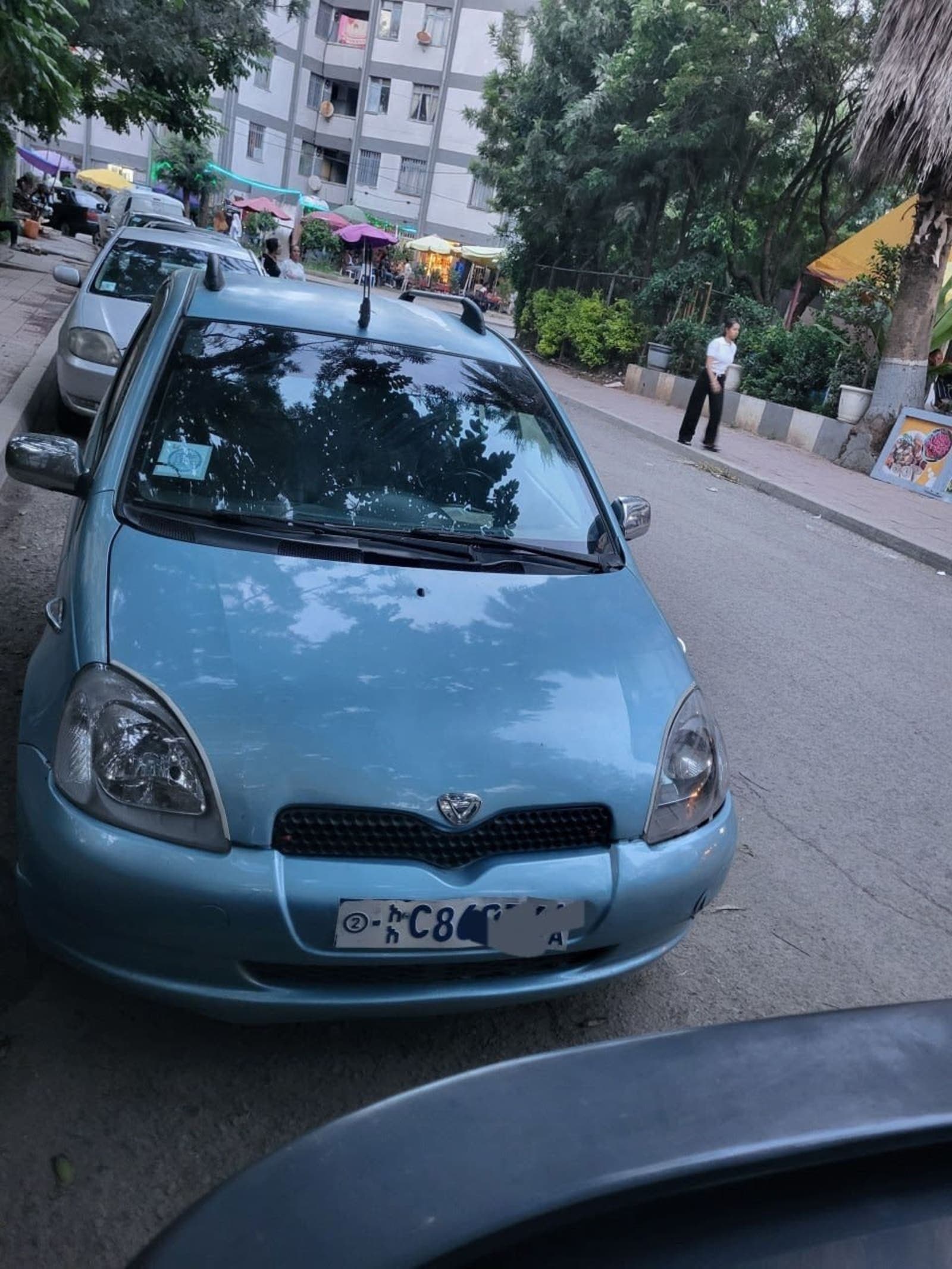 2001 TOYOTA VITZ — photo 2