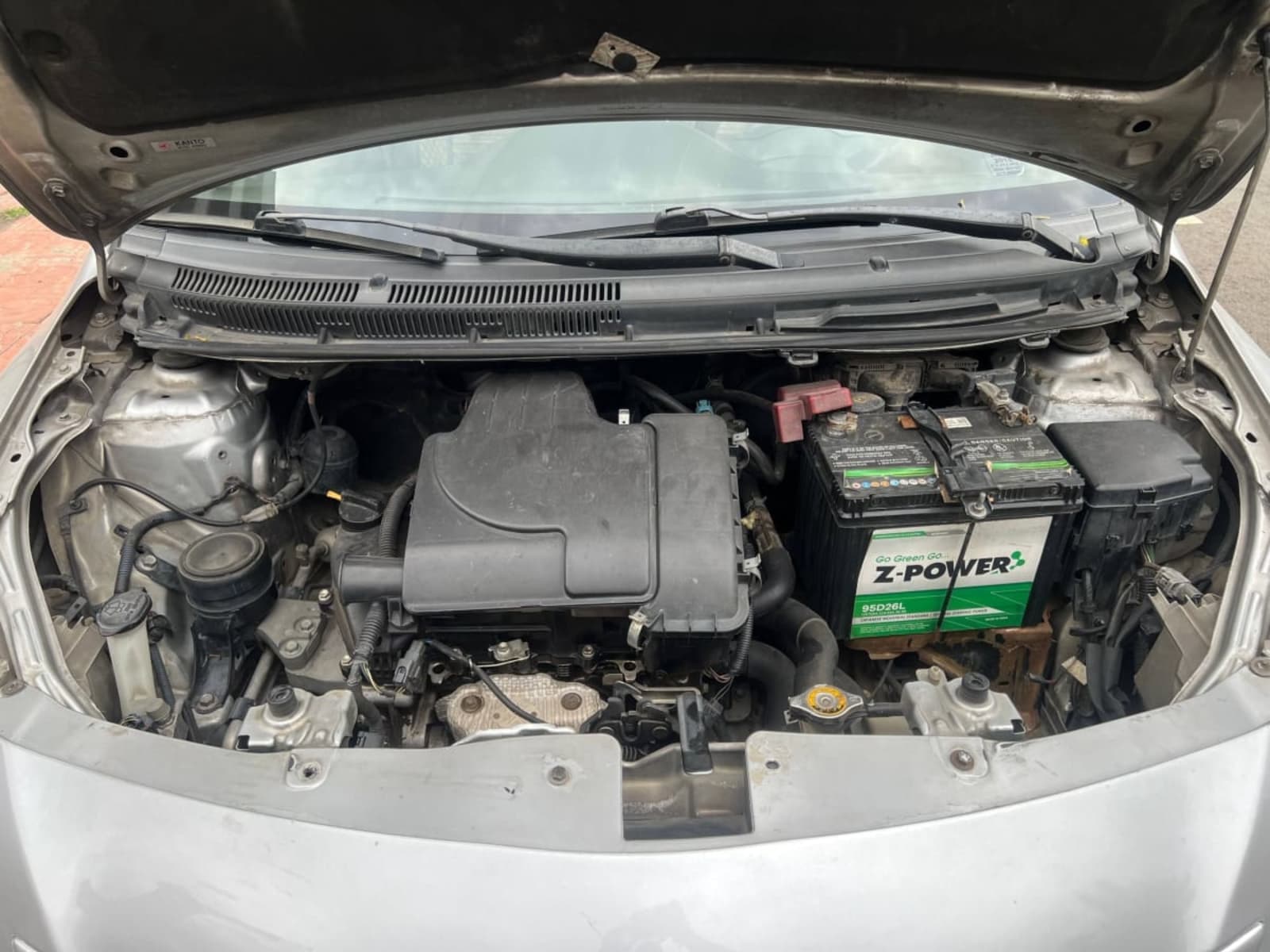 2010 Toyota Yaris Belta — photo 2