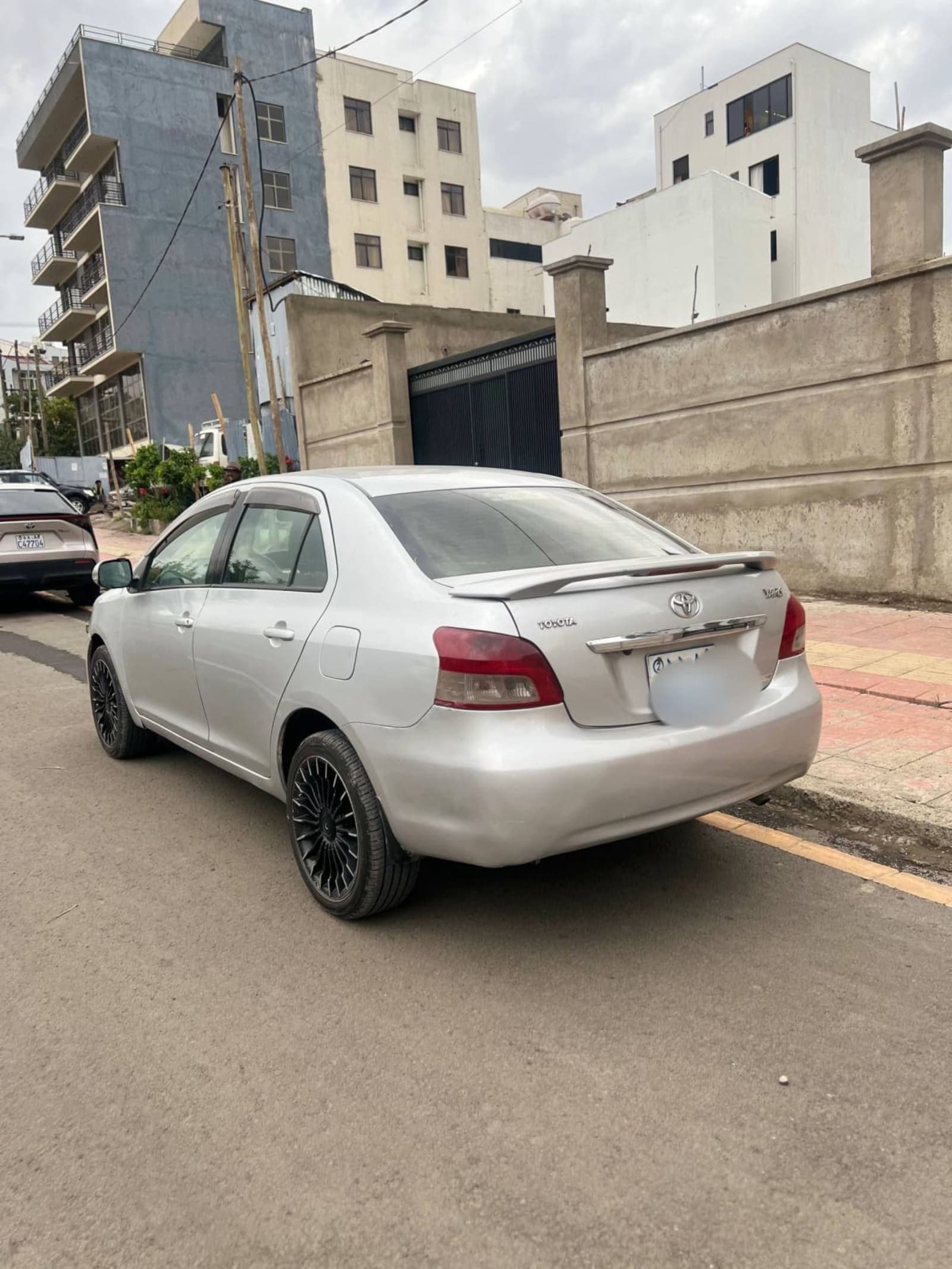 2010 Toyota Yaris Belta — photo 3