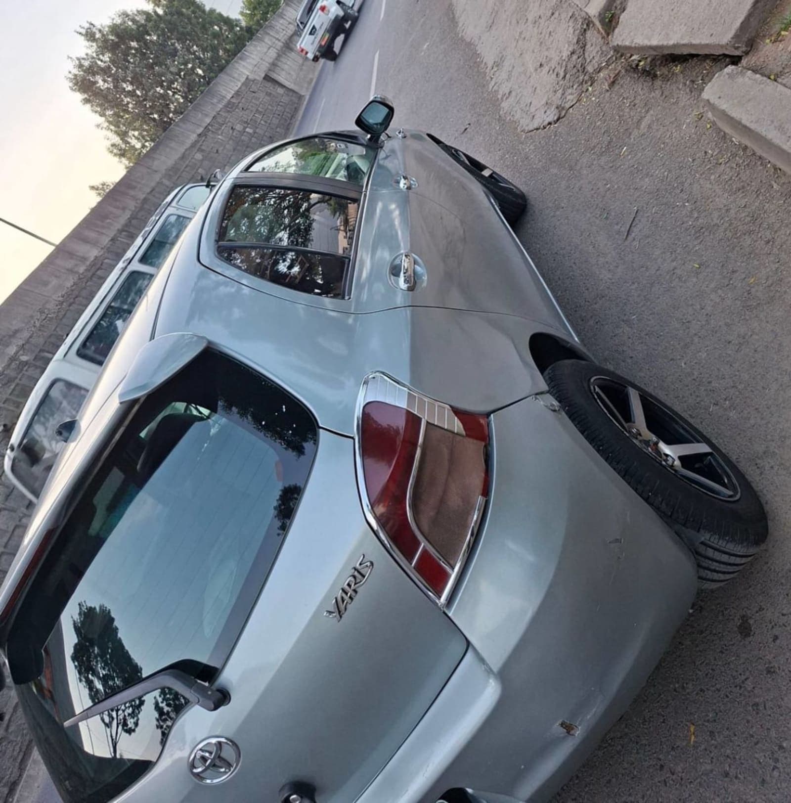 2007 Toyota Yaris Compact — photo 2